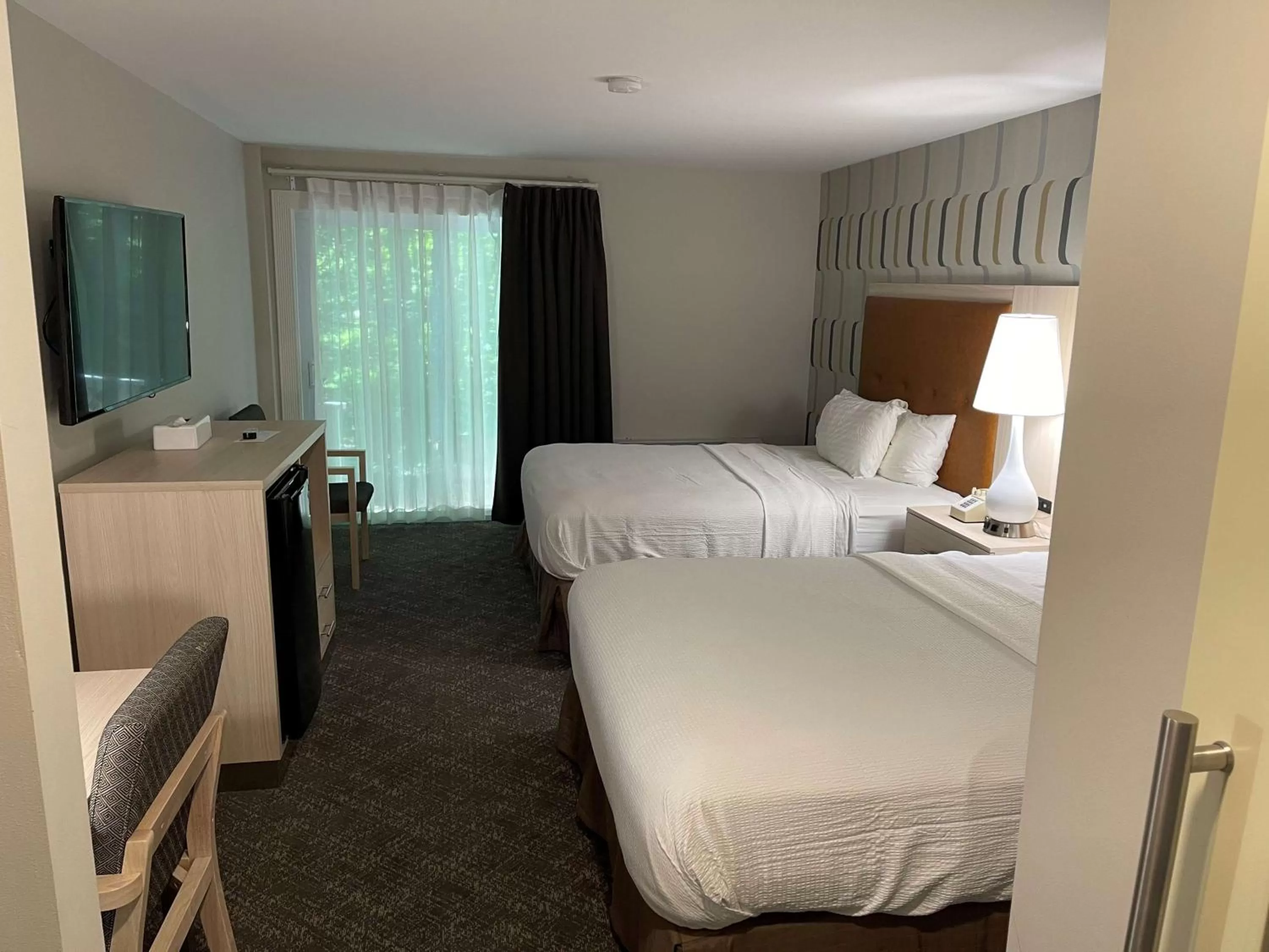 Bedroom, Bed in Woodwards White Mountain Resort, BW Signature Collection