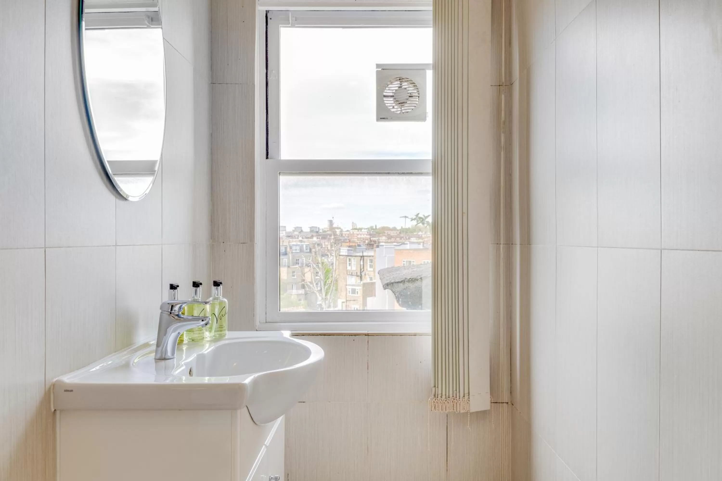 Bathroom in 1 Lexham Gardens Hotel