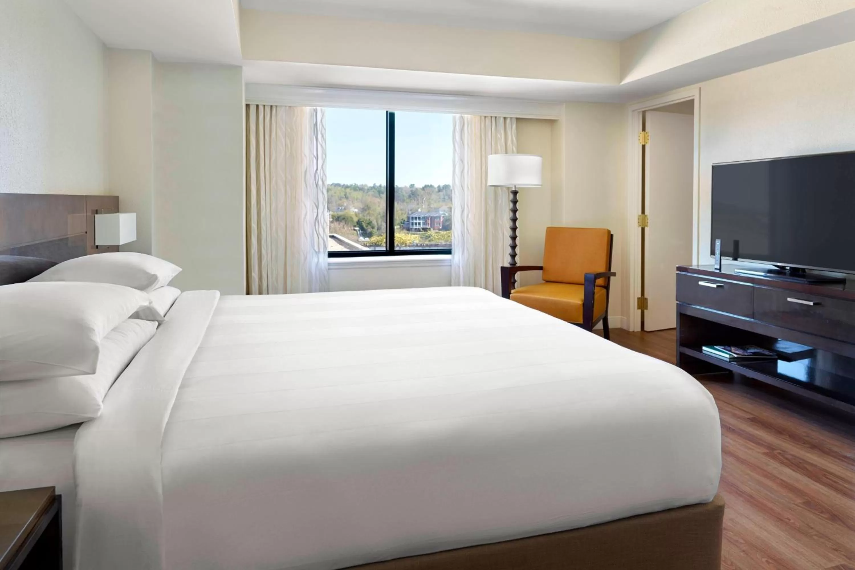 Bedroom, Bed in Augusta Marriott at the Convention Center