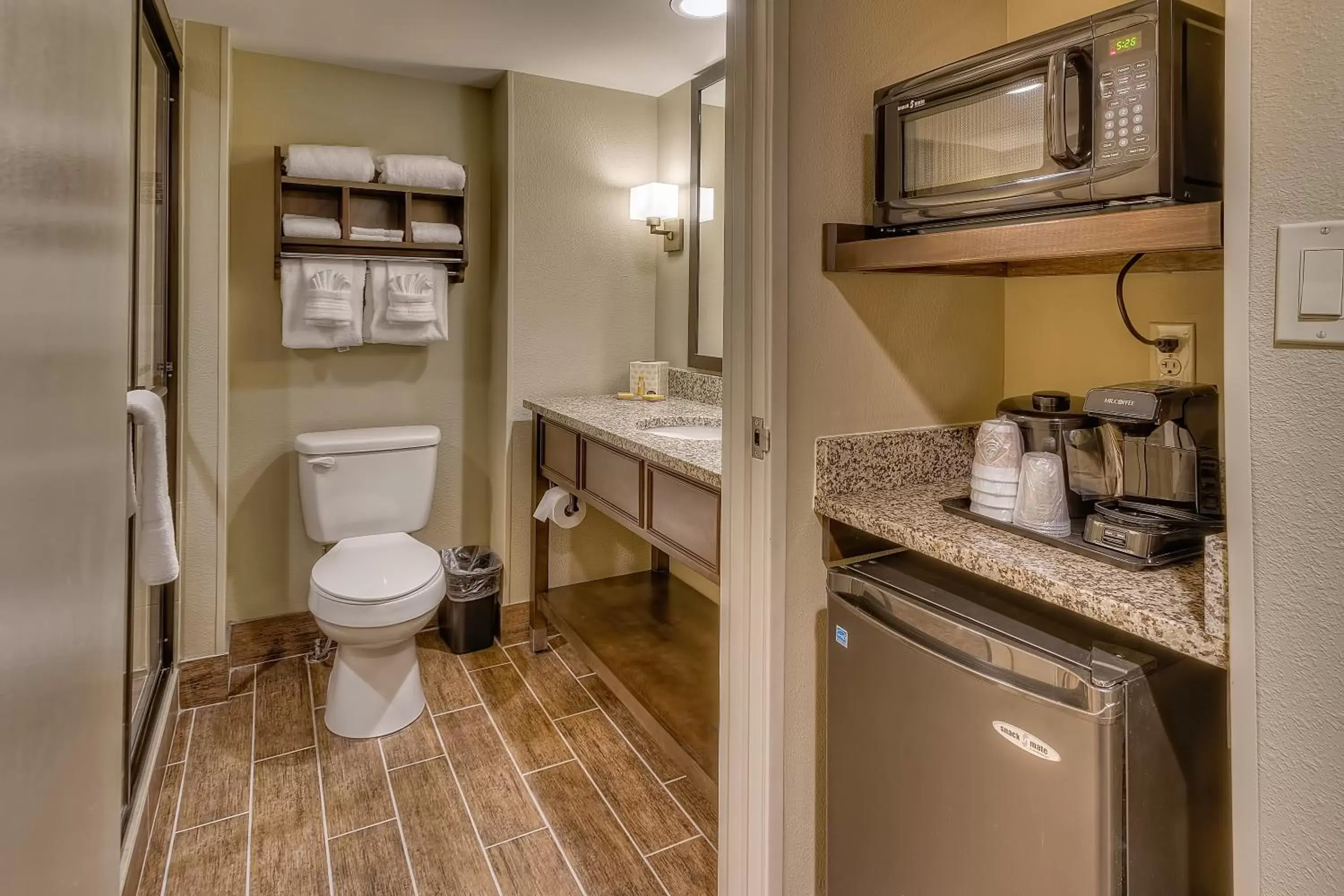 King Room - Non-Smoking in La Quinta by Wyndham Pigeon Forge King Room - Non-Smoking in La Quinta by Wyndham Pigeon Forge