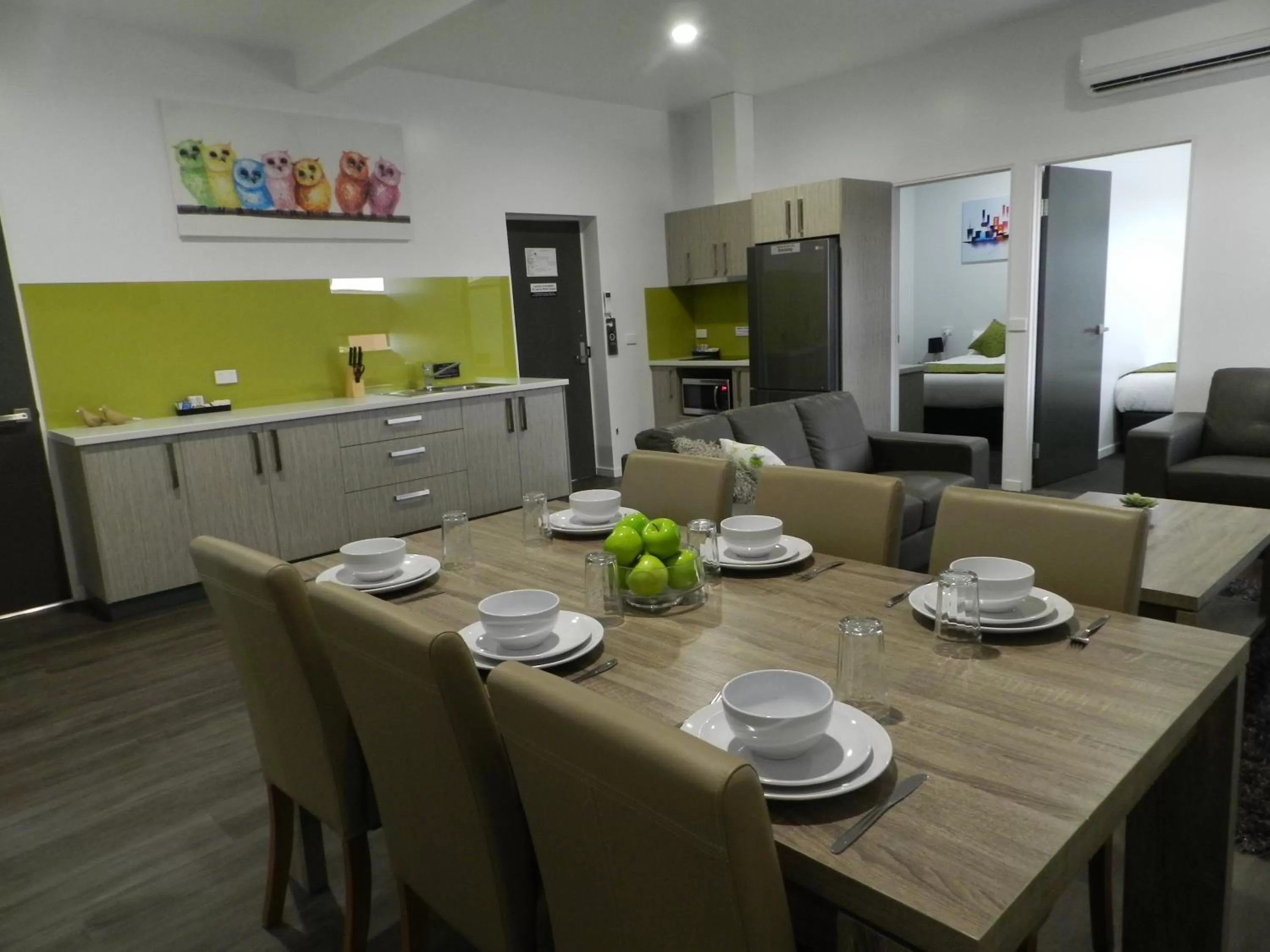 Restaurant/Places to Eat in Motel 24