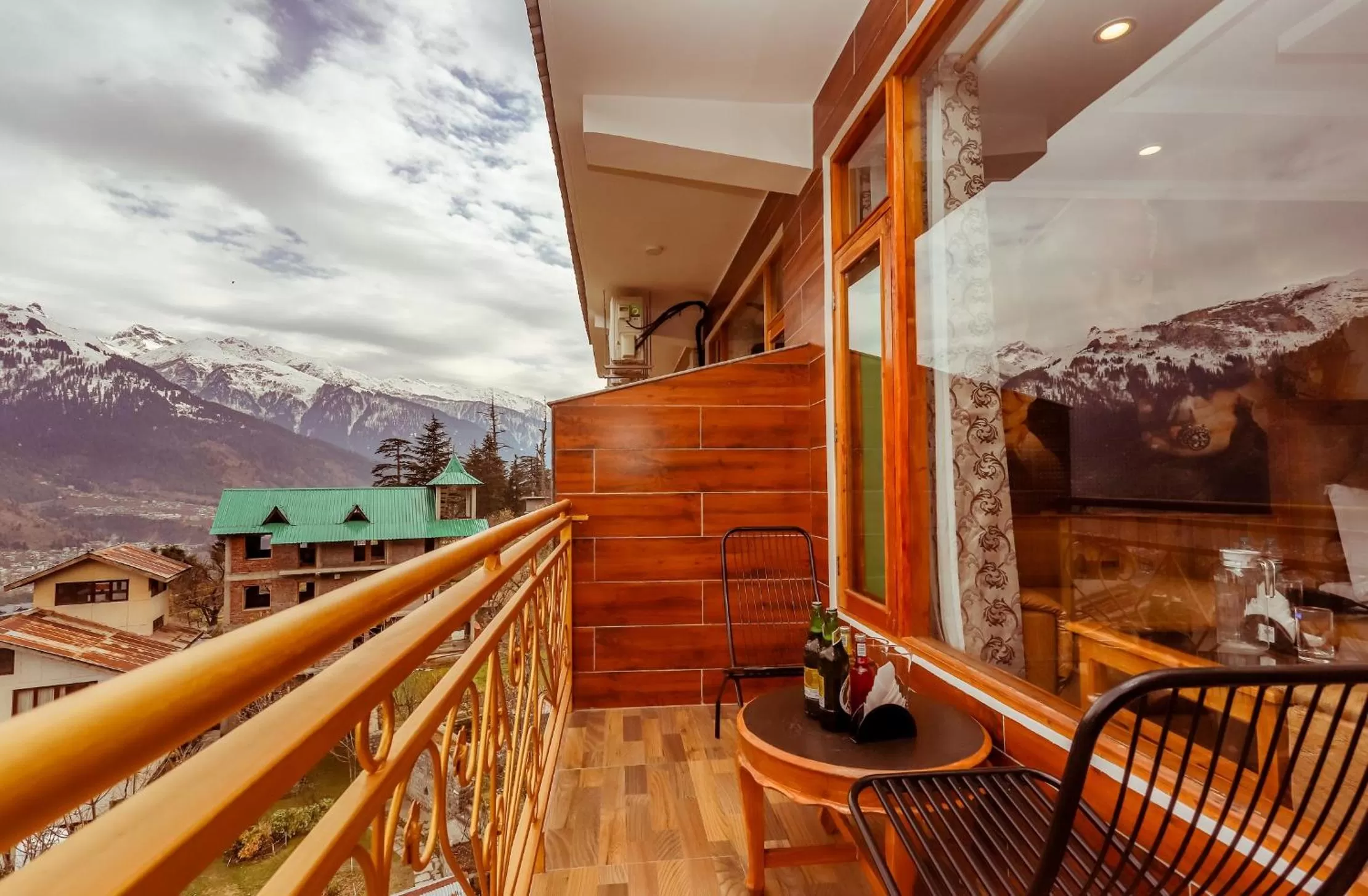 Balcony/Terrace in Hotel Smugglers Mountain View - central heated & air Cooled