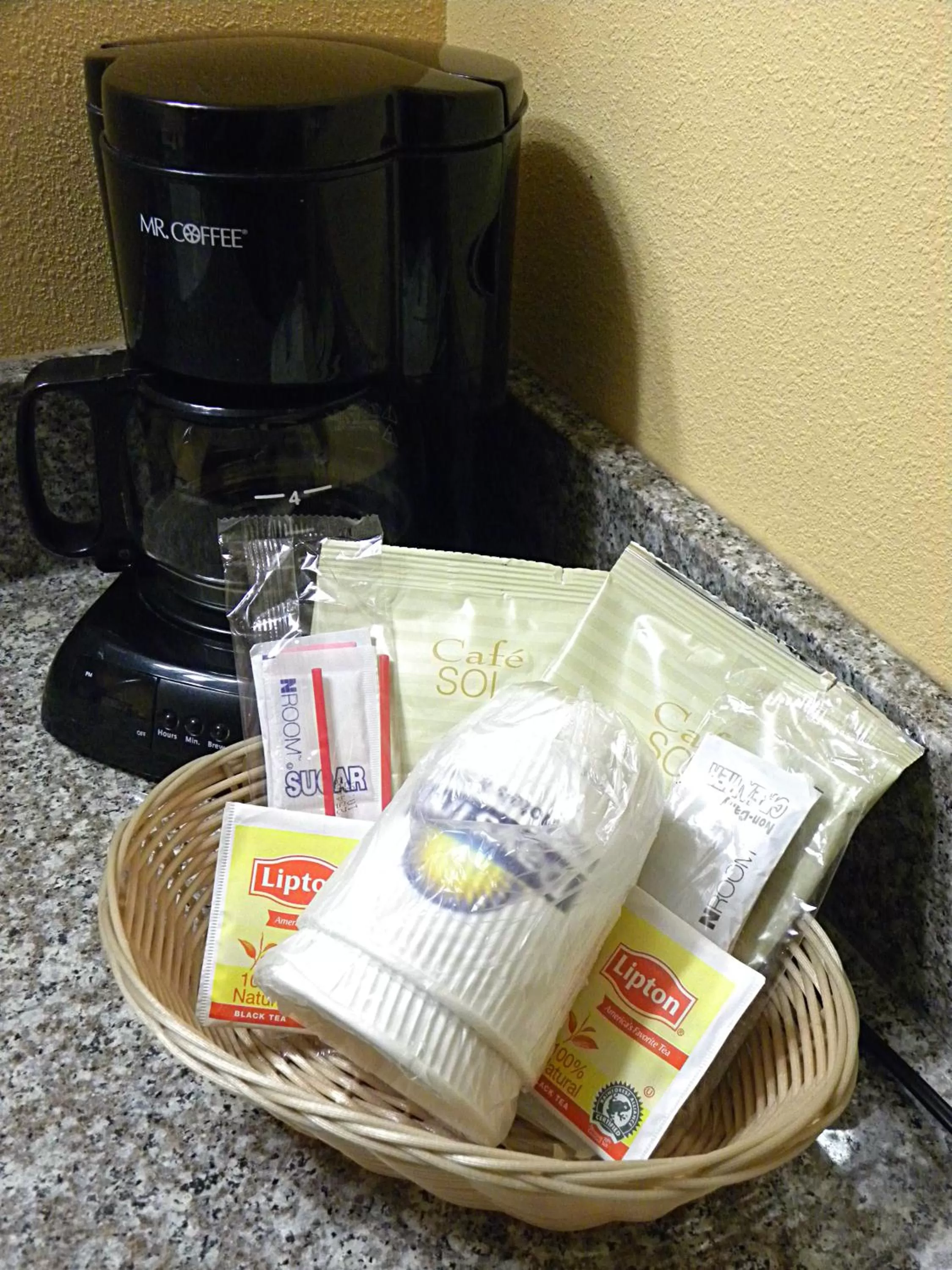 Coffee/tea facilities in Days Inn by Wyndham Reading Wyomissing