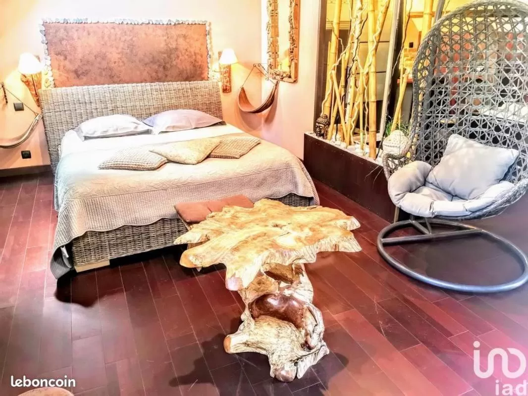 Bedroom in Secret d'une Nuit a vicq prės de valenciennes,onnaing,saint saulve avec piscine , jaccuzi