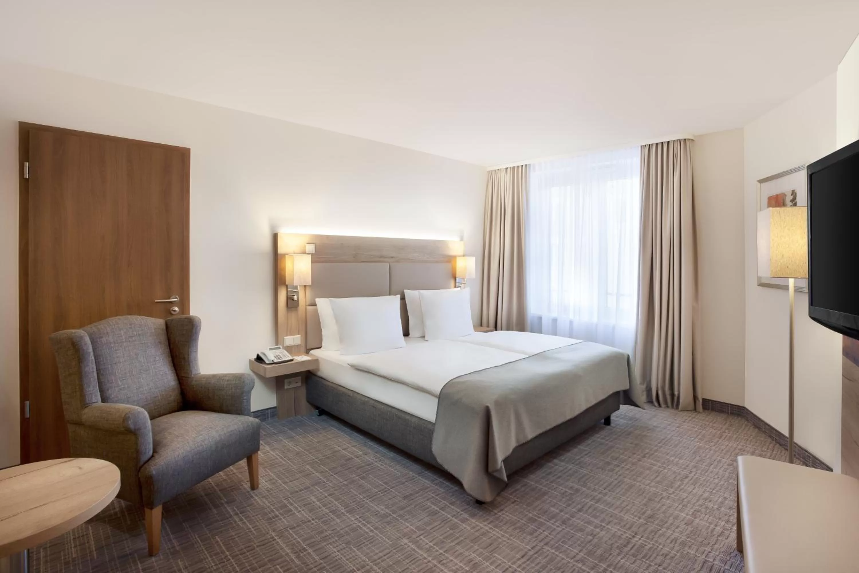 Photo of the whole room, Bed in Holiday Inn Nürnberg City Centre by IHG