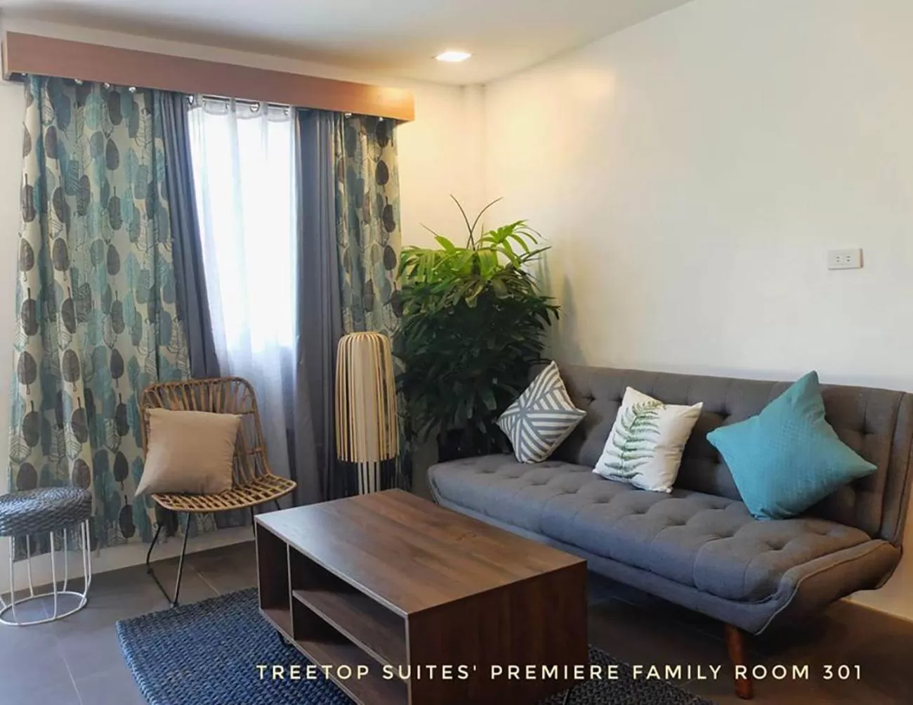 Living room in Treetop Suites