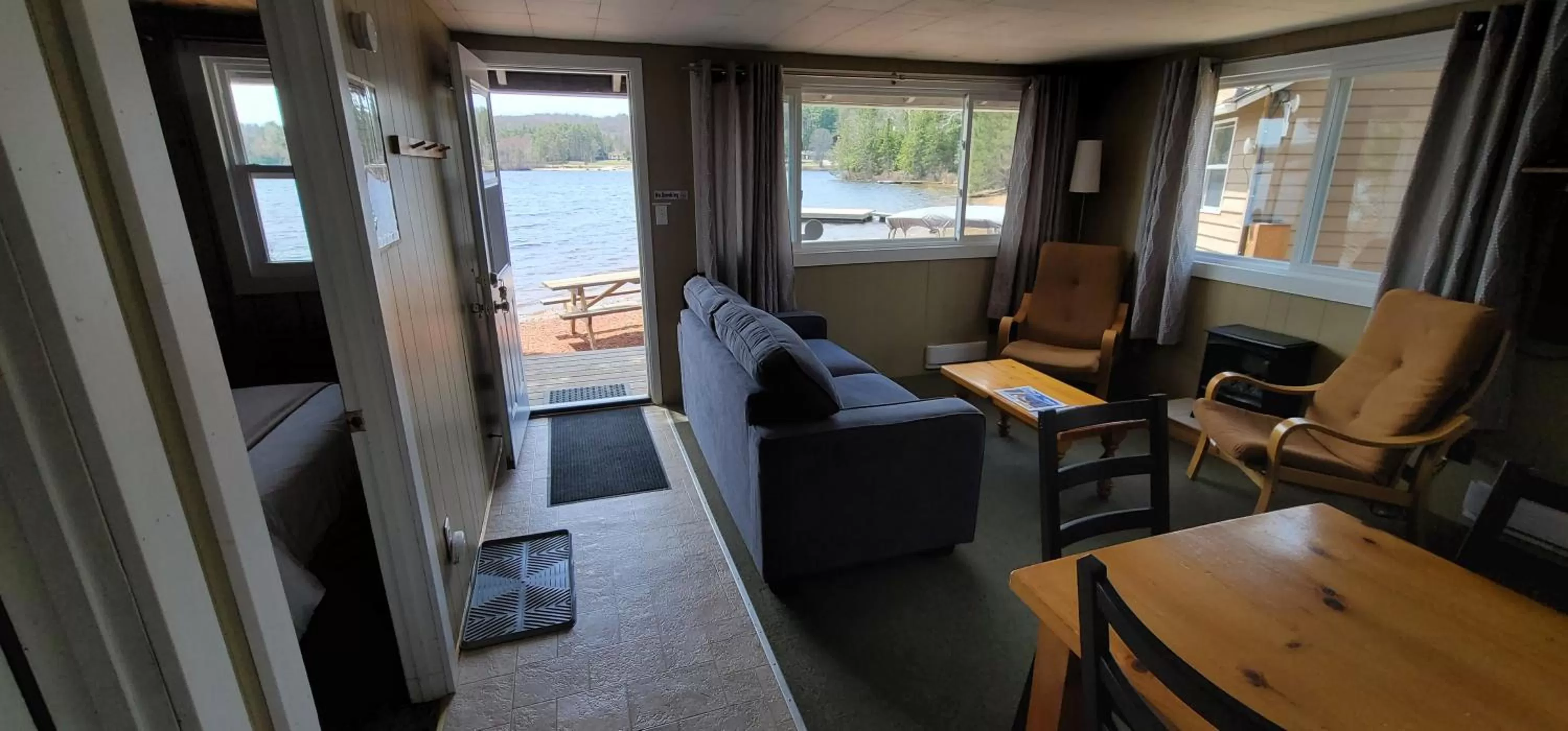 Living room in Parkway Cottage Resort and Trading Post