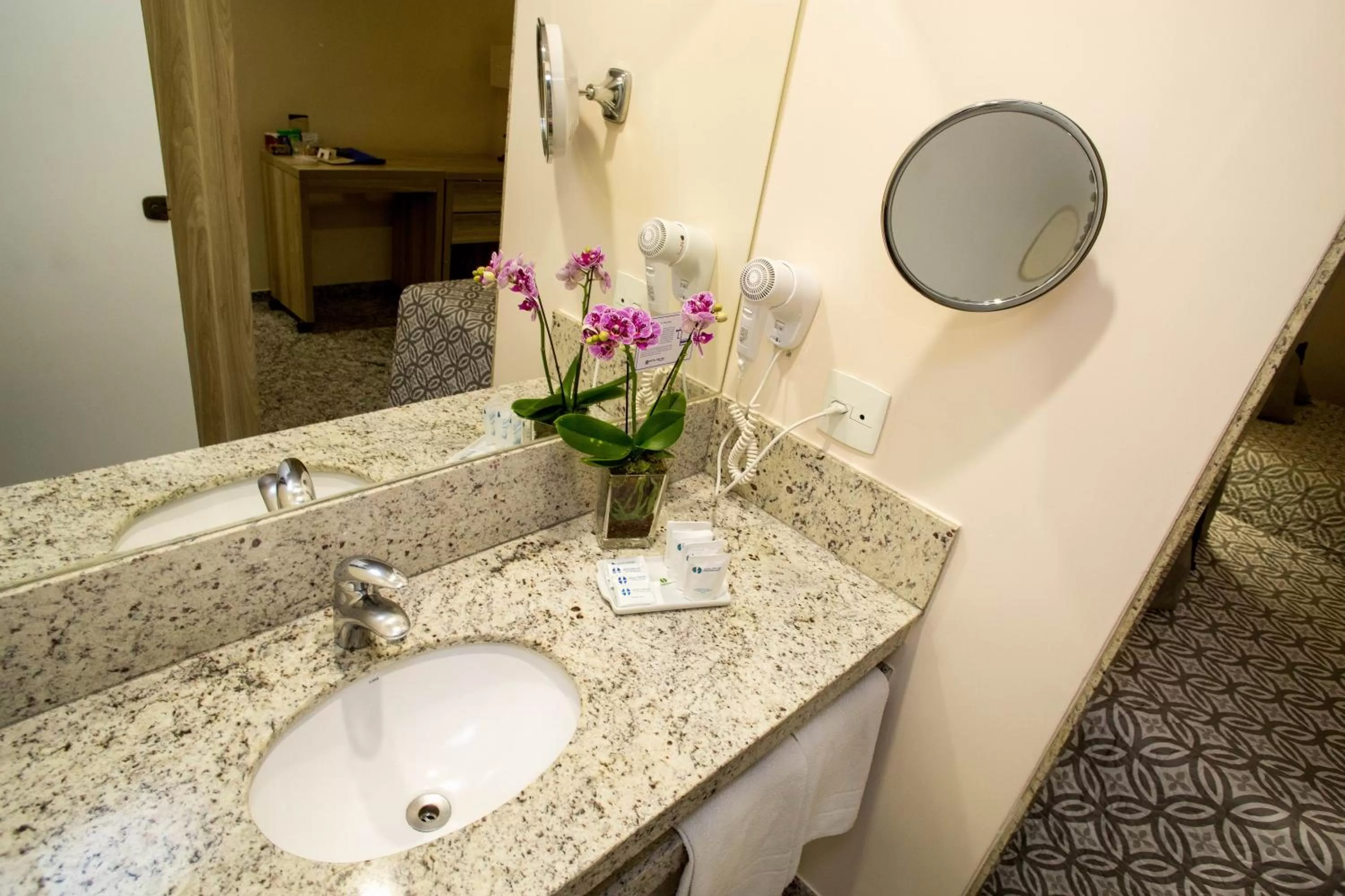 Bathroom in Hotel Dan Inn Campinas Anhanguera - By Nacional Inn