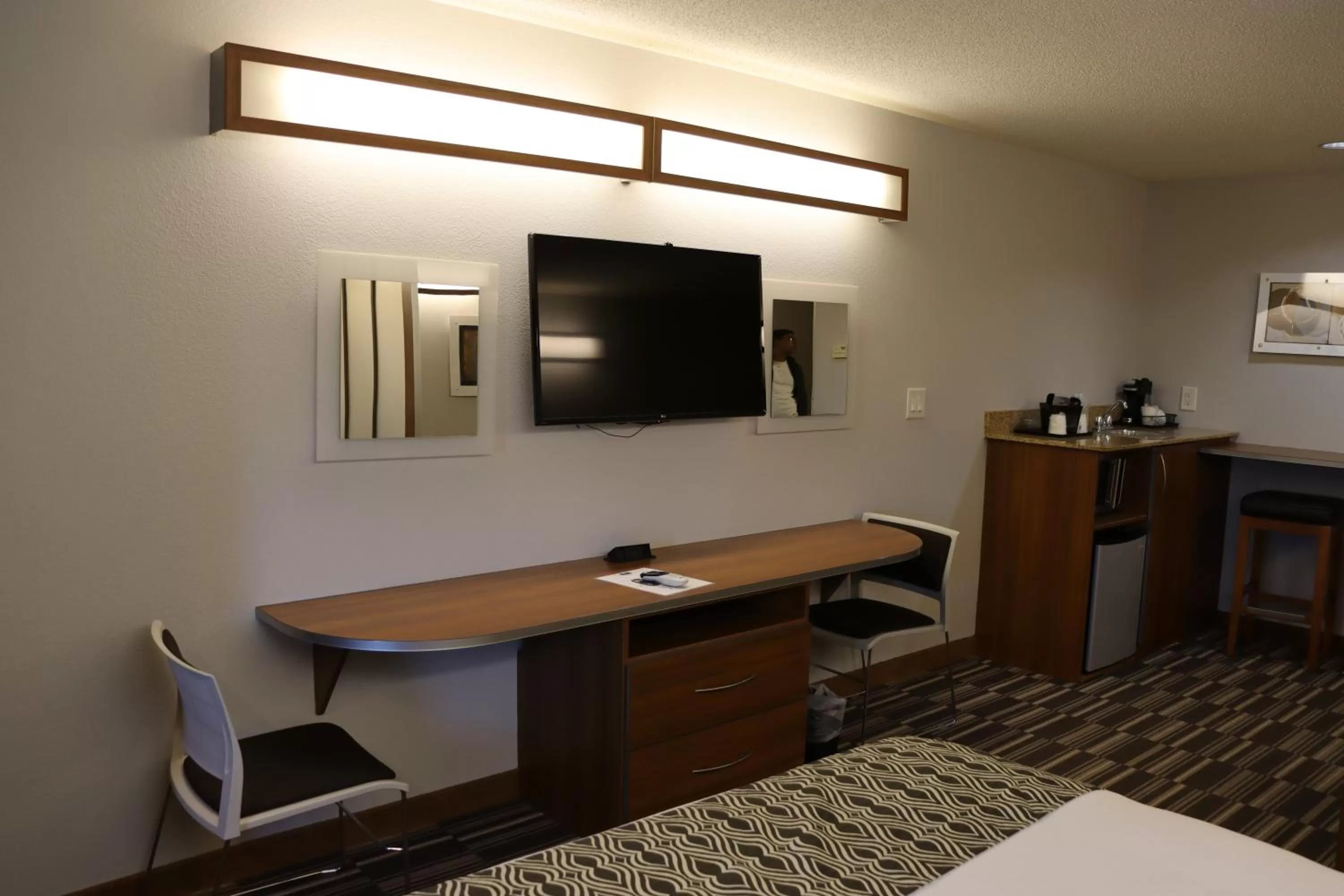 TV and multimedia, Bed in Microtel Inn & Suites by Wyndham Columbus Near Fort Moore