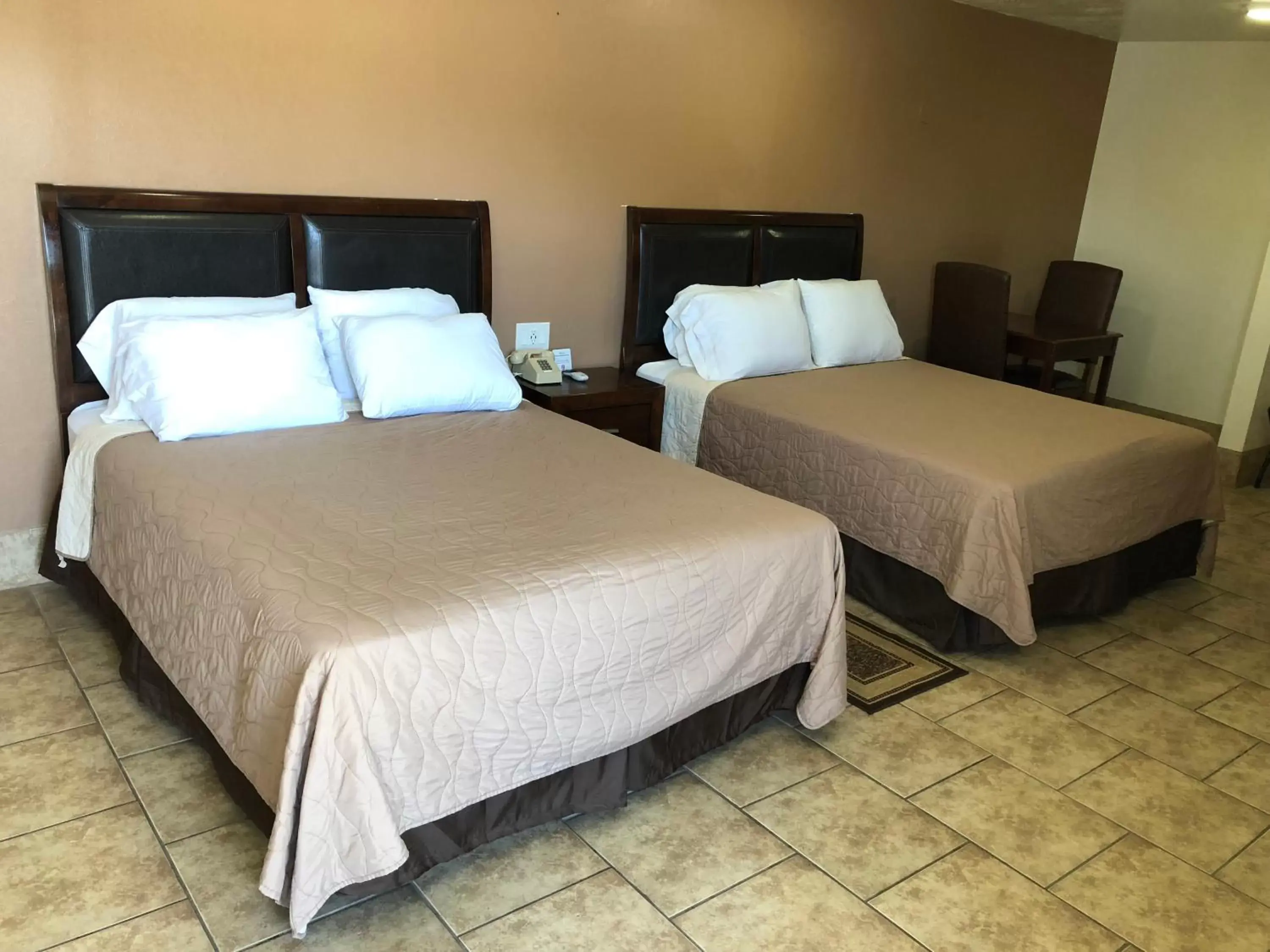 Large Double Room in Toppers Motel Large Double Room in Toppers Motel