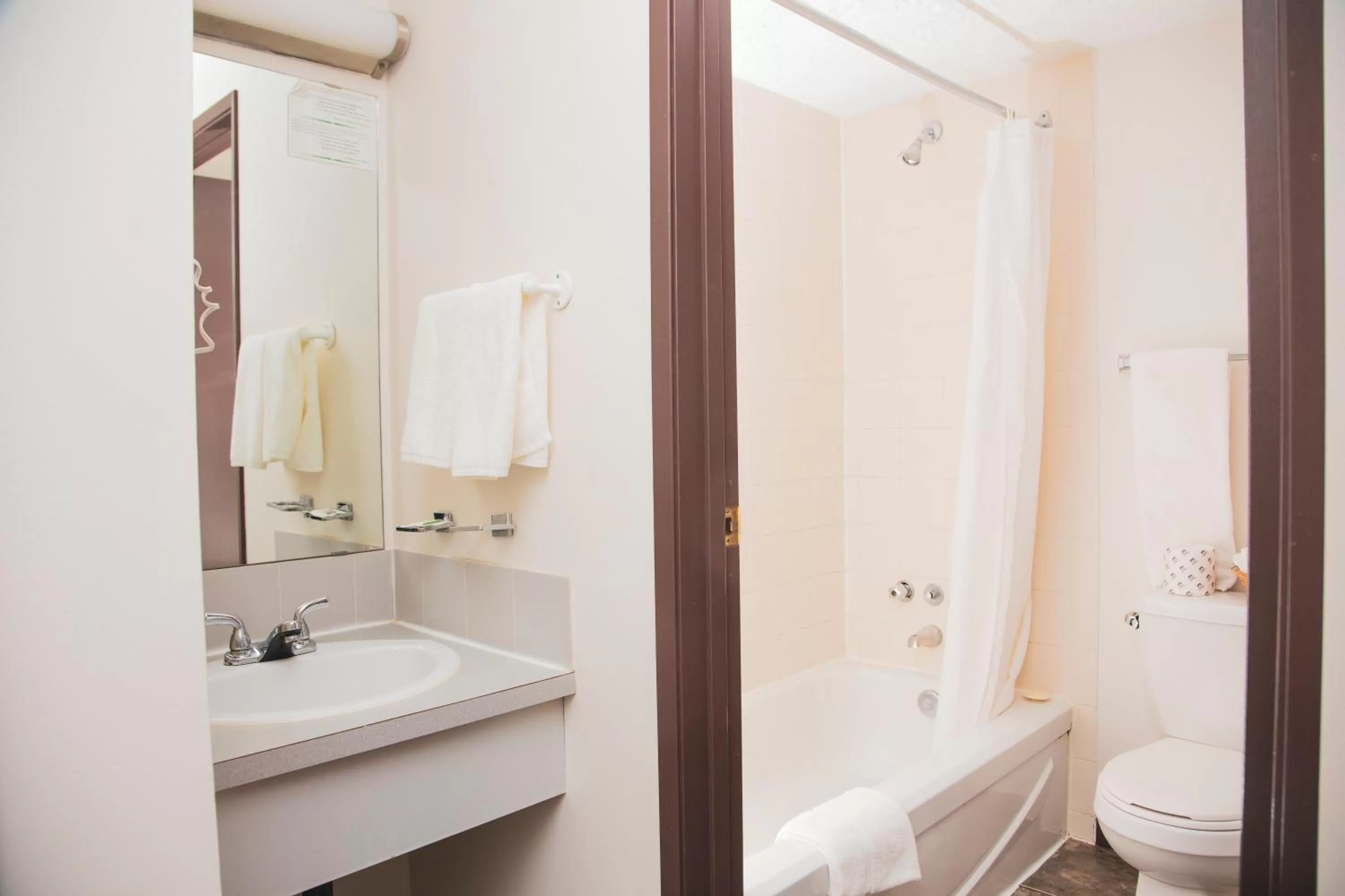 Bathroom in Happy Day Inn