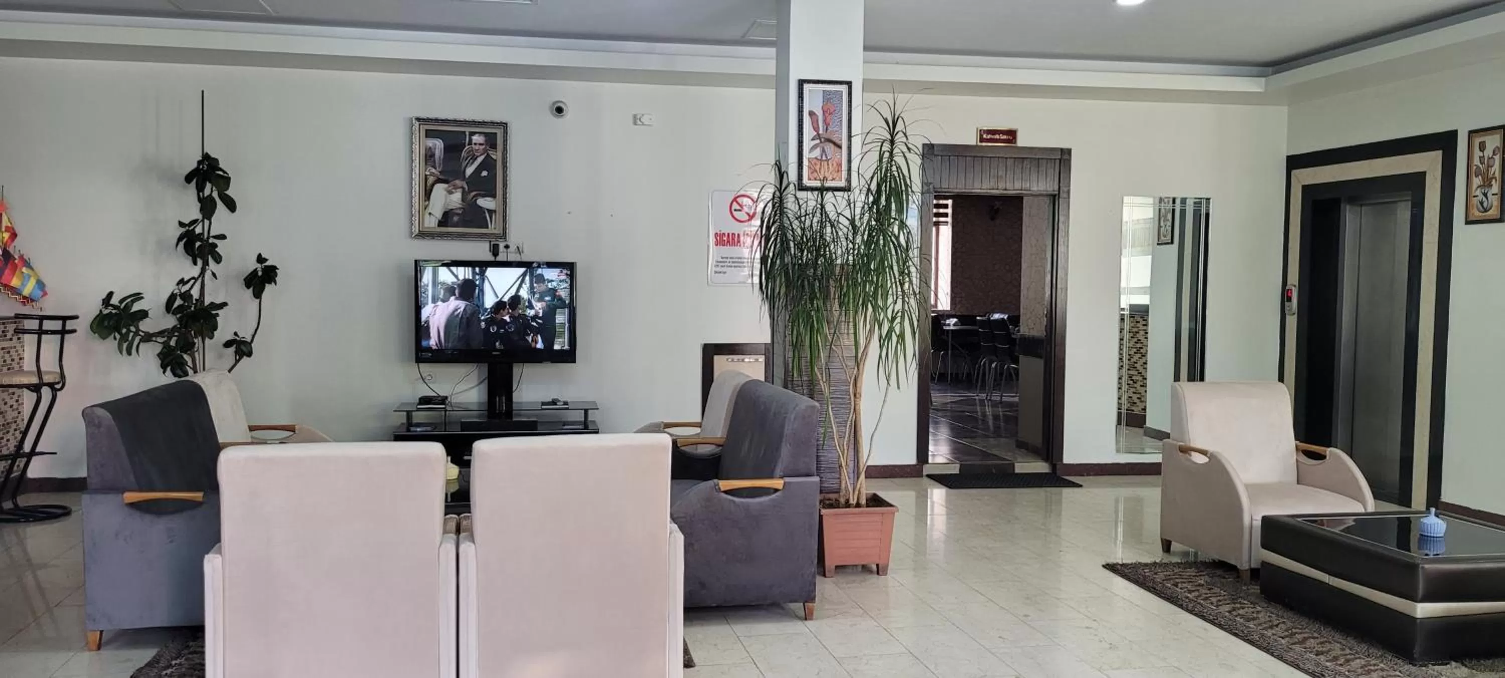 Communal lounge/ TV room, Seating Area in Güngören Hotel