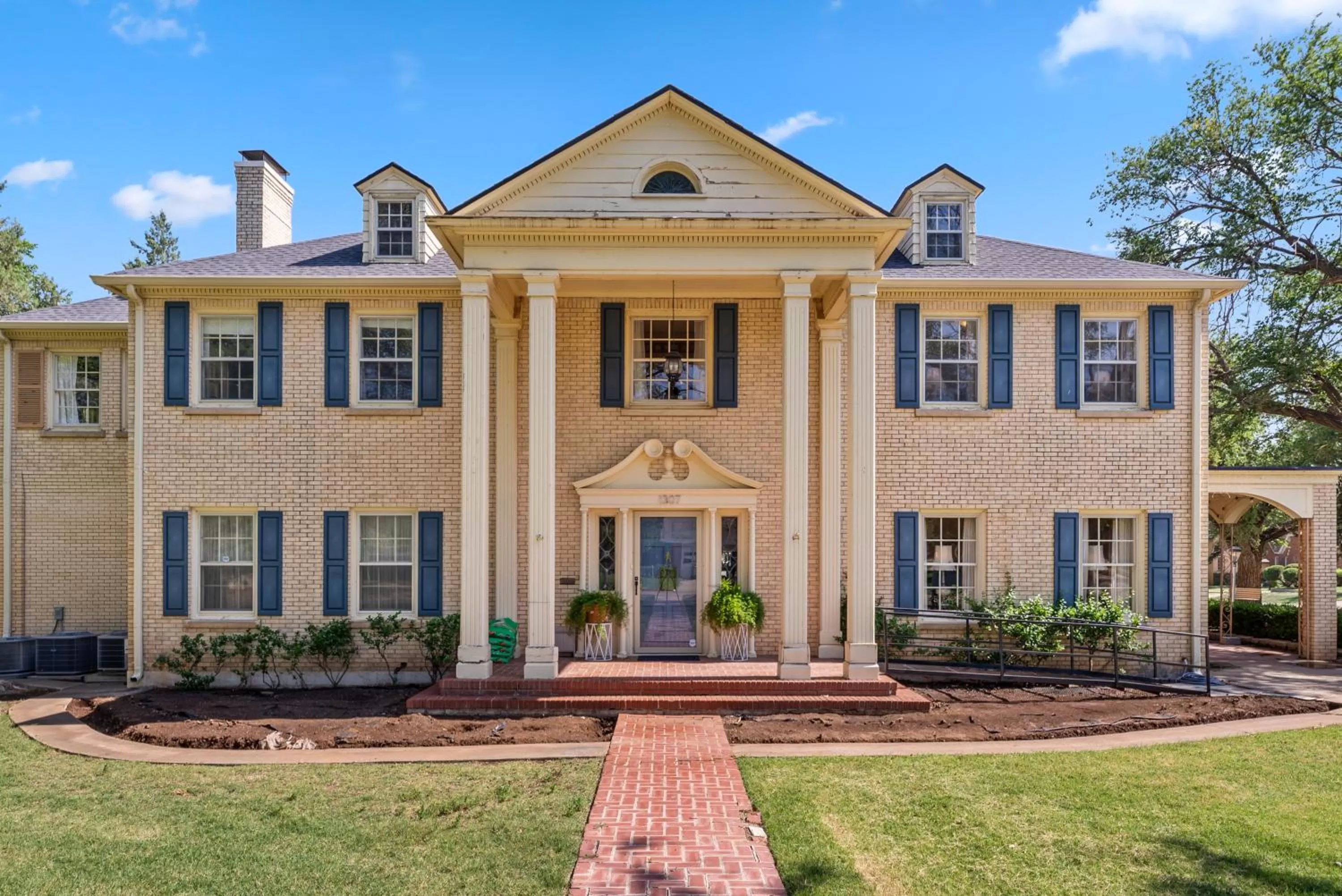 Deluxe Double Room with Bath in Presidents House B & B