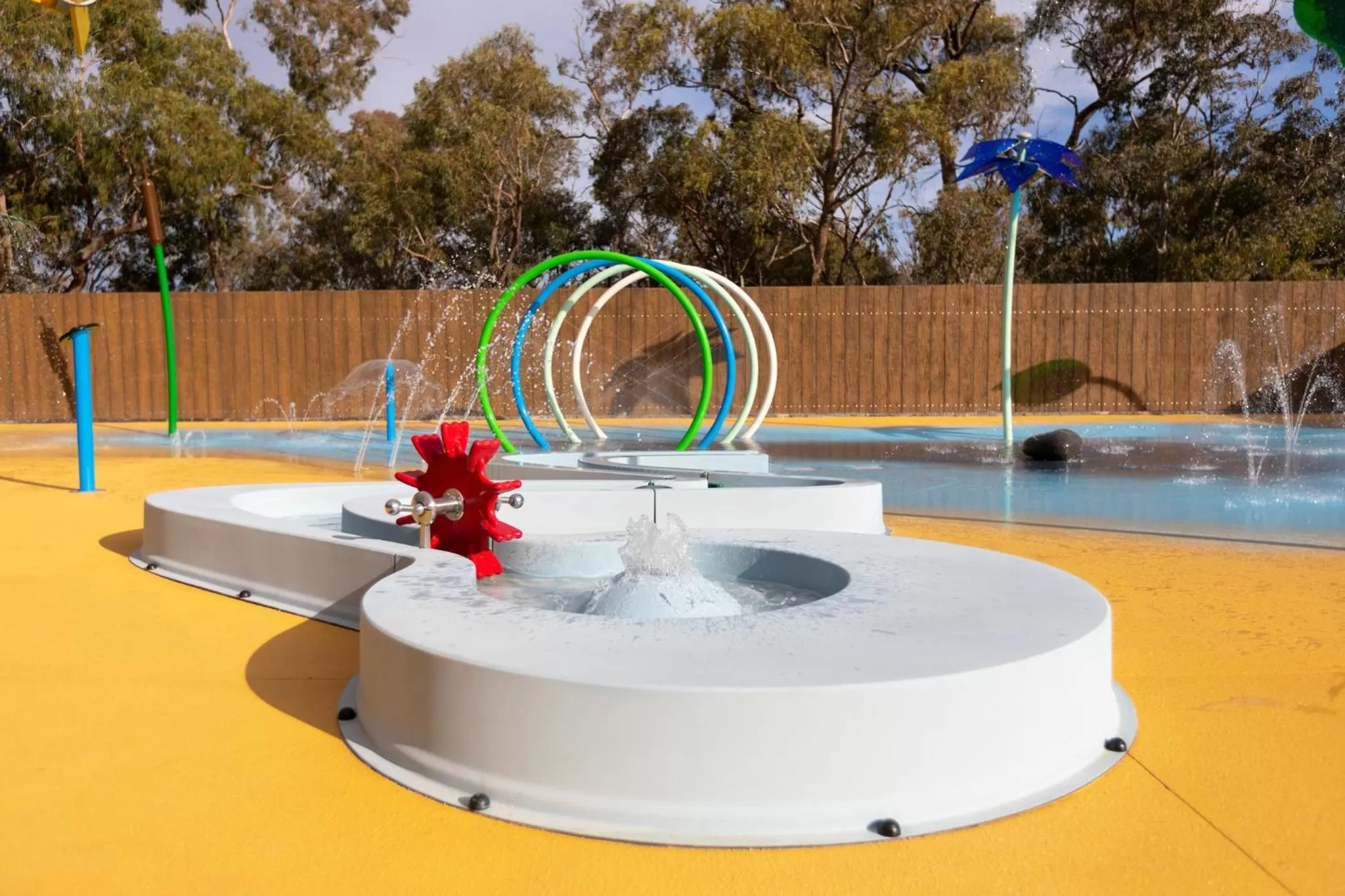 Swimming pool in Alivio Tourist Park Canberra
