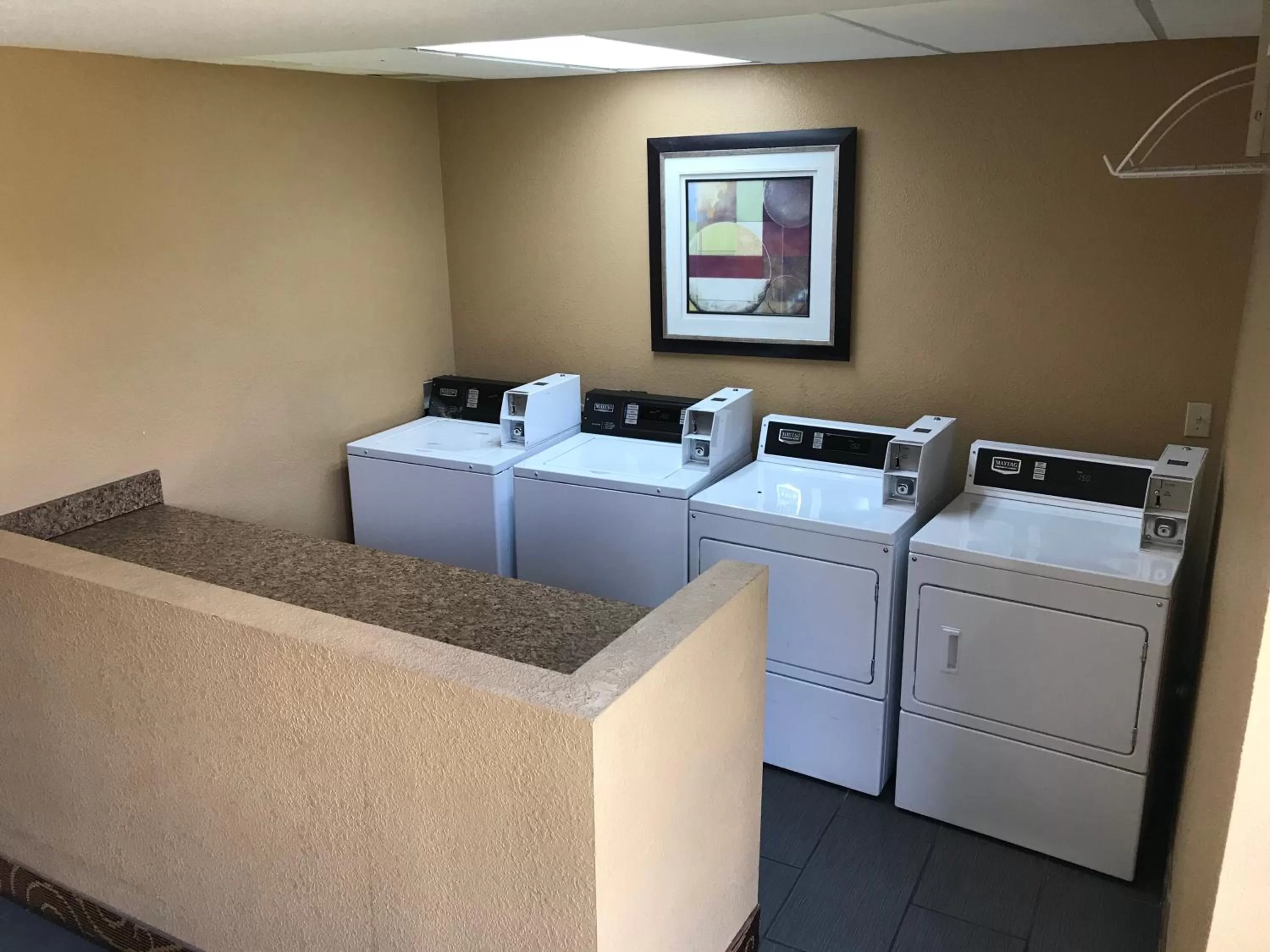 Area and facilities, Bed in Days Inn by Wyndham Joplin