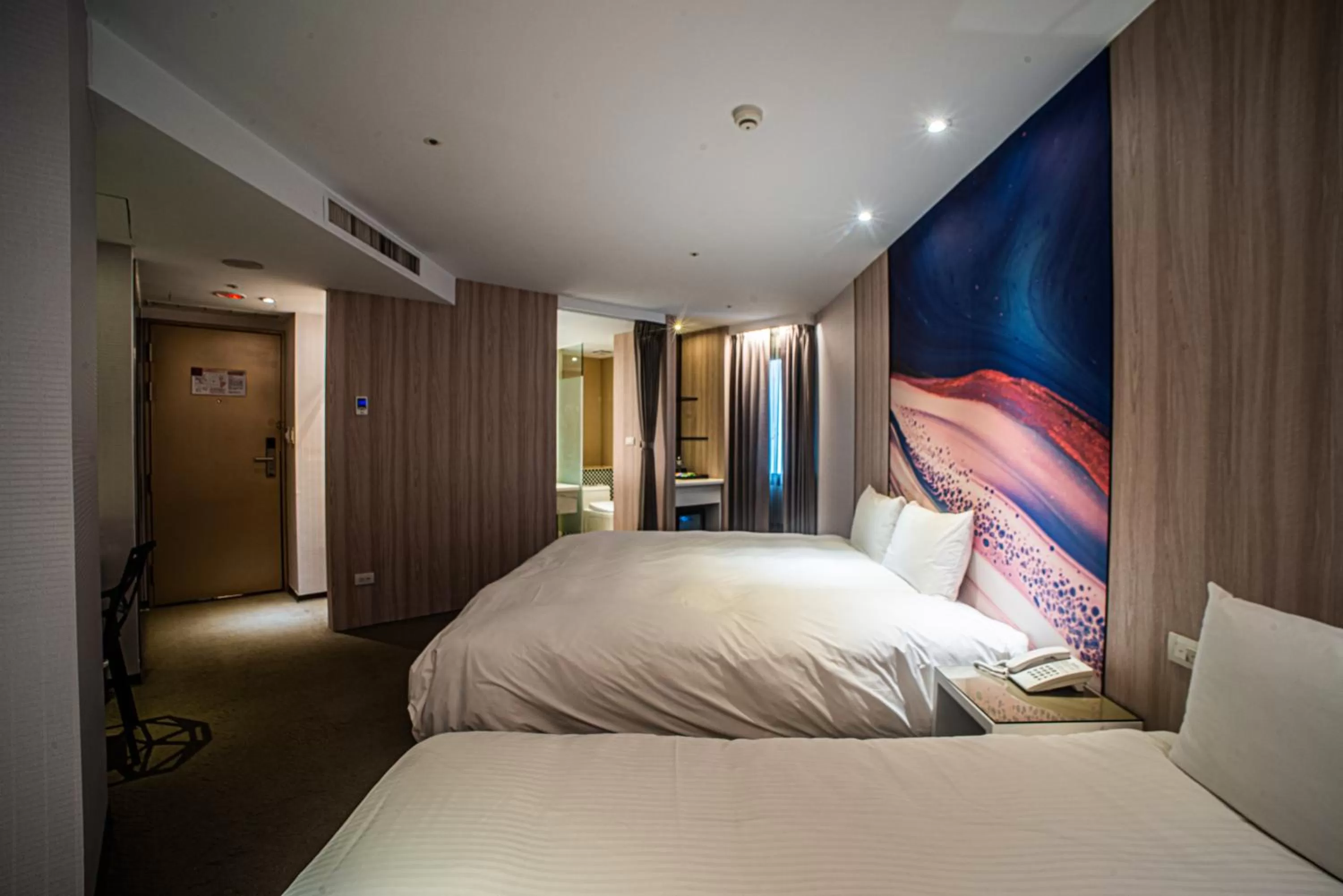 Photo of the whole room, Bed in Artinn藝築文旅-台北站前館