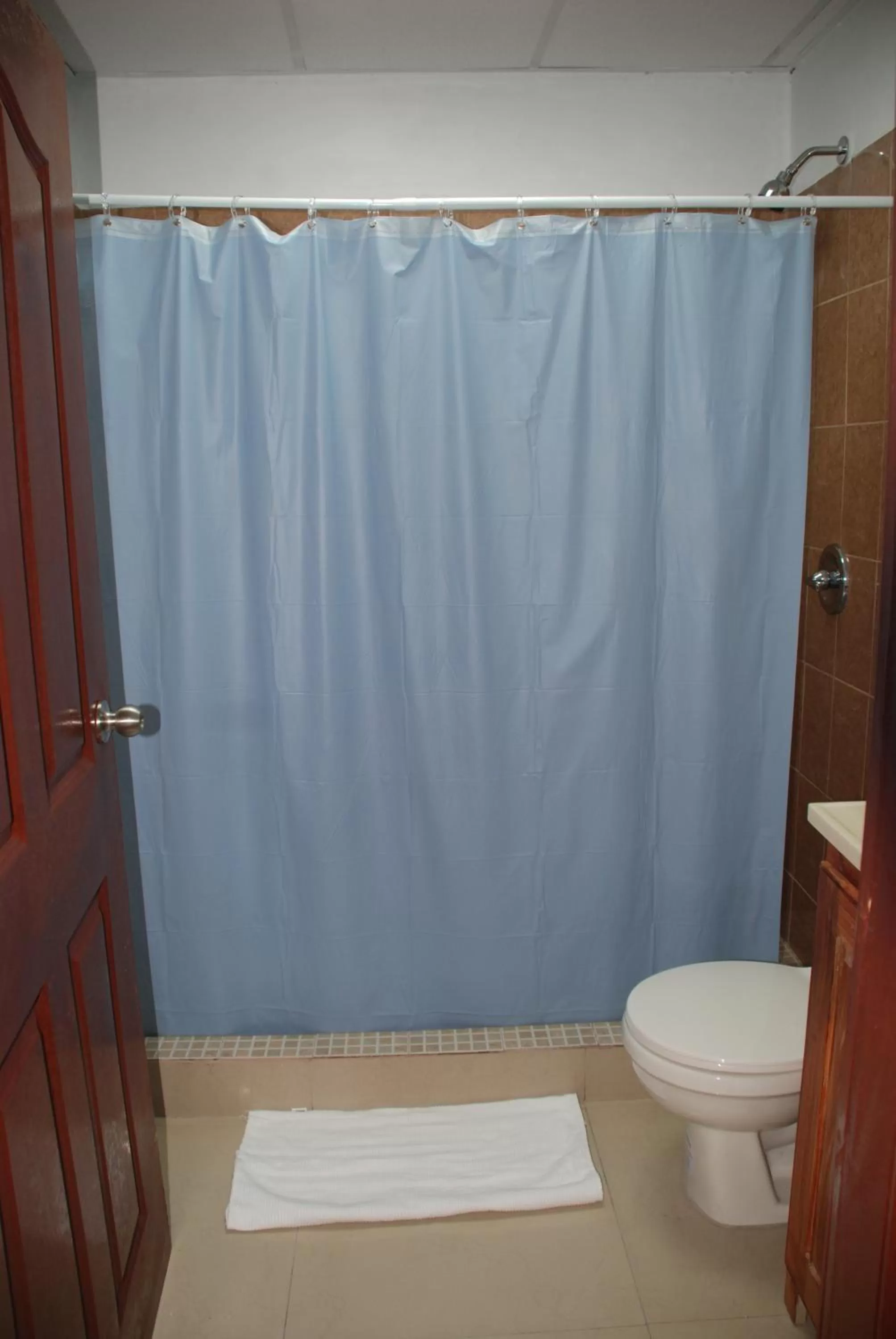 Bathroom in Hotel Coastalbay 2 & Golf Cart Rental