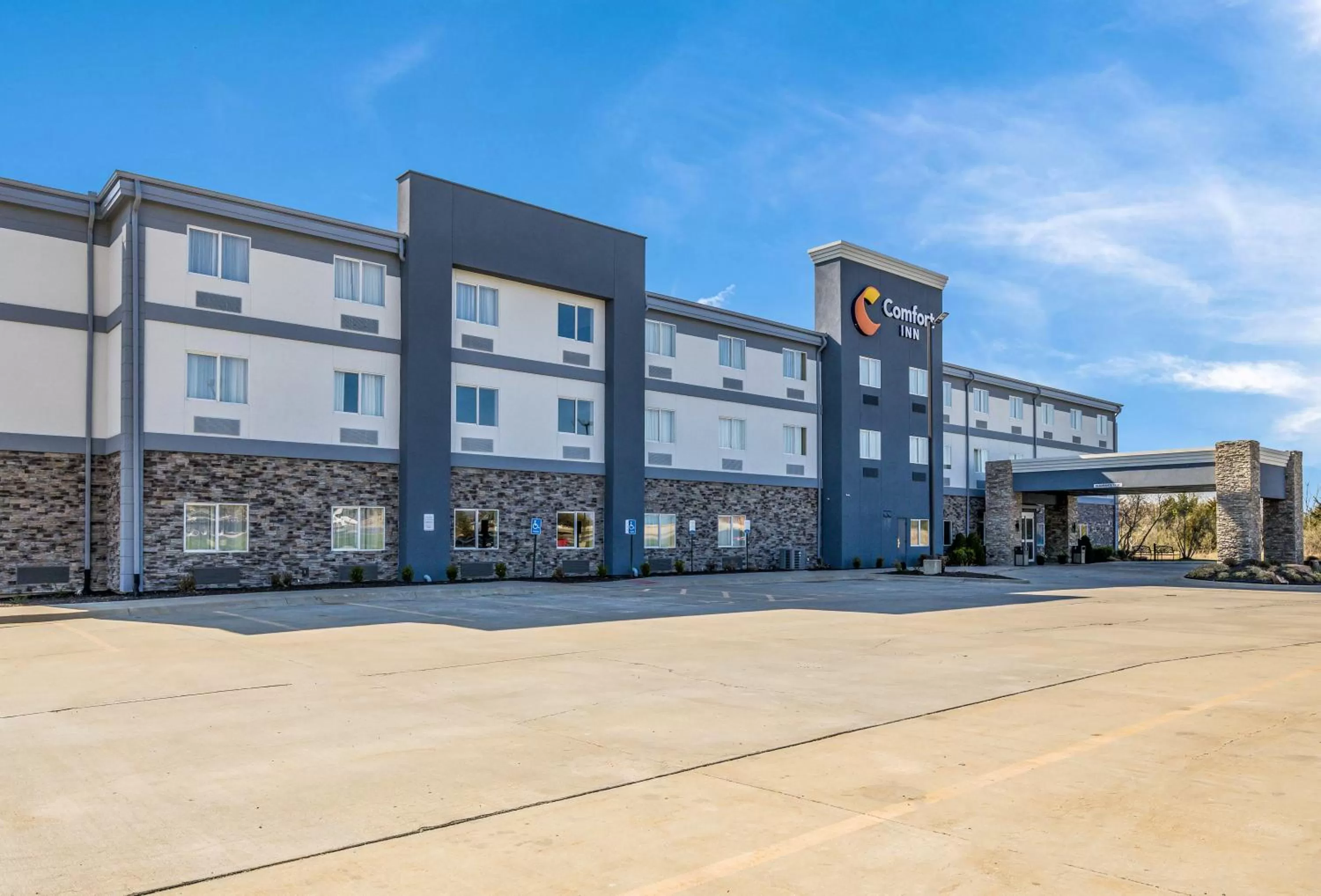 Property building in Comfort Inn Bonner Springs Kansas City