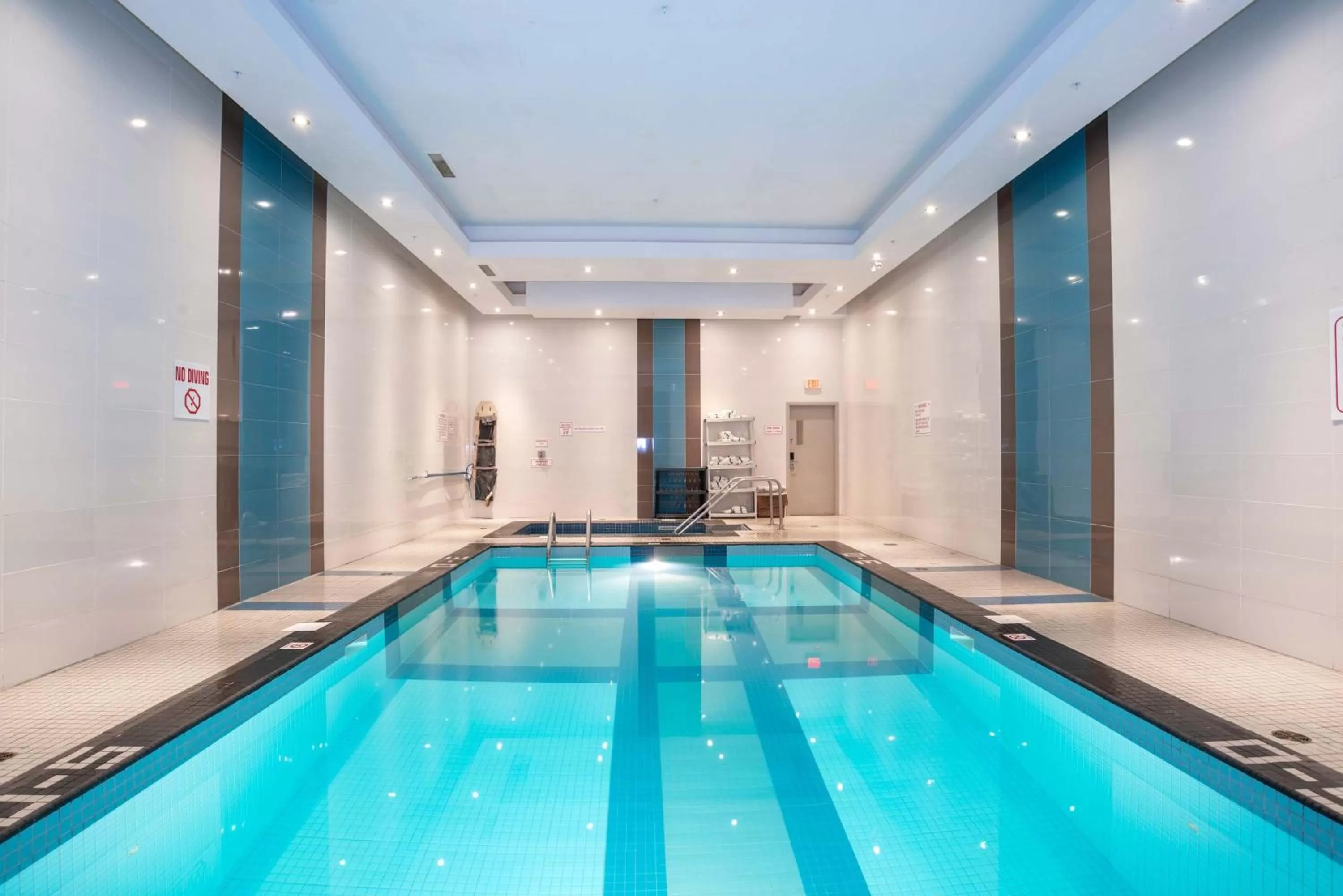 Swimming pool in Sandman Hotel & Suites Winnipeg Airport