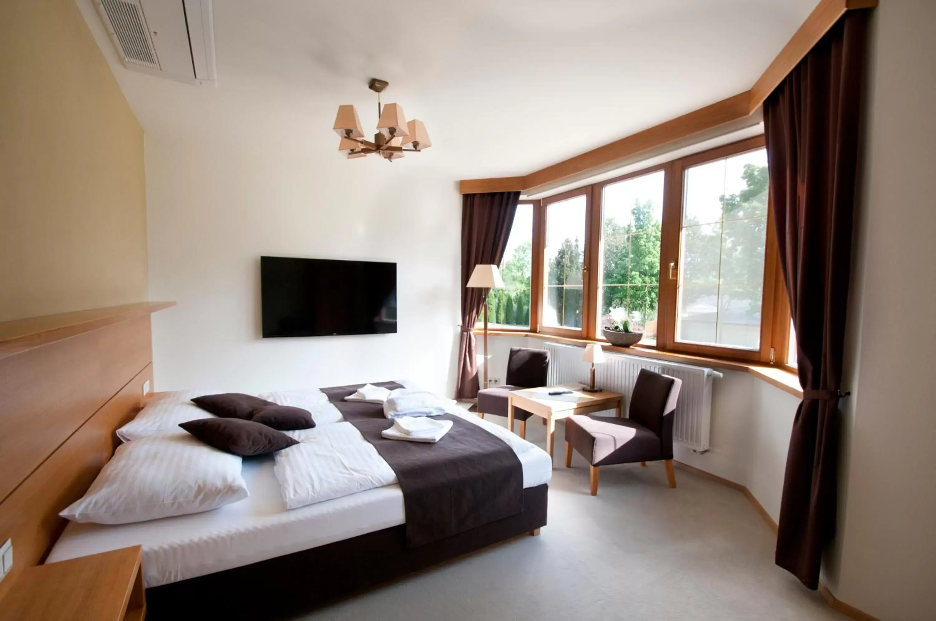 Deluxe Double with Spa Bath and Garden View in Lovecká Bašta Deluxe Double with Spa Bath and Garden View in Lovecká Bašta