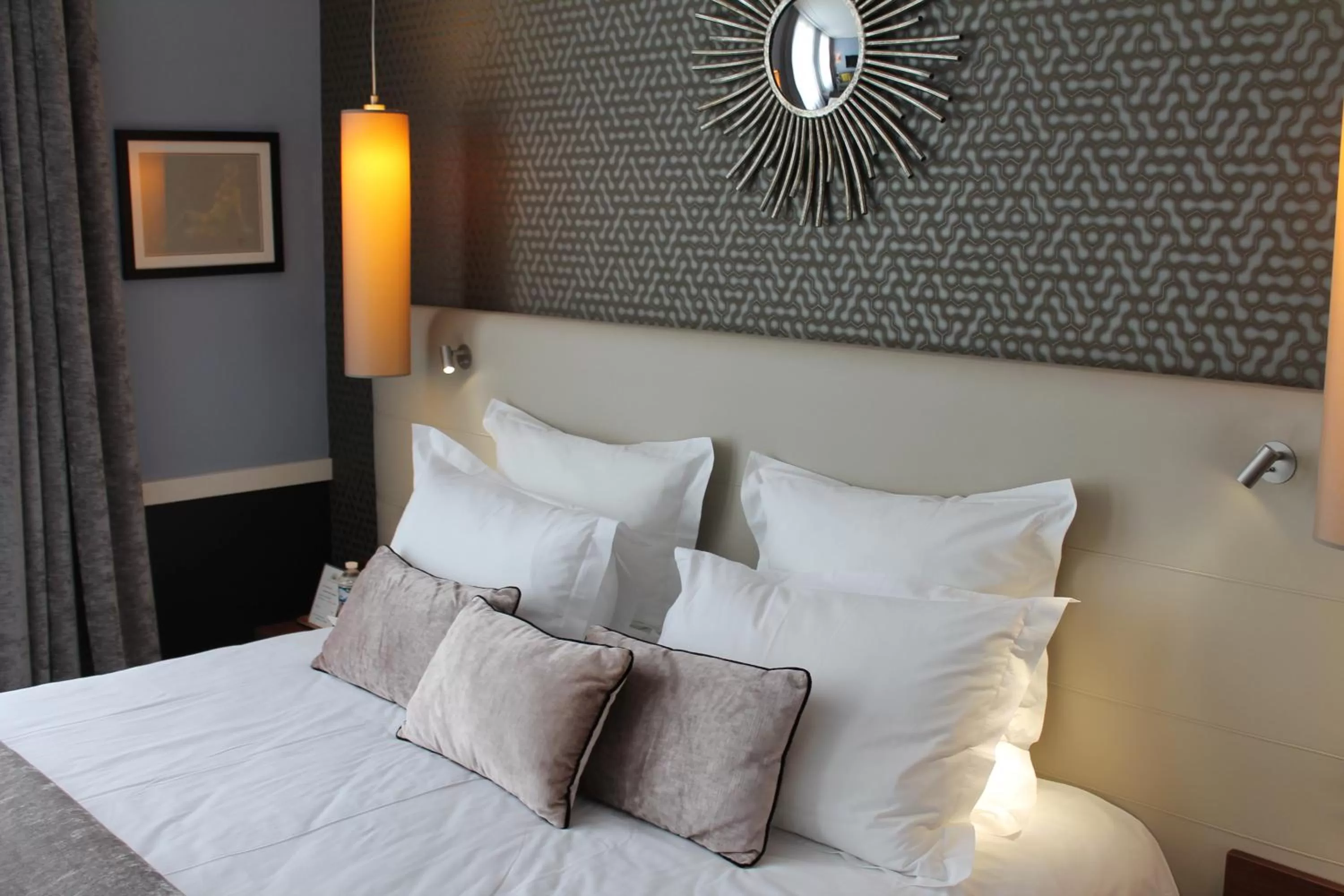 Property building, Bed in Hôtel jardin Le Pasteur