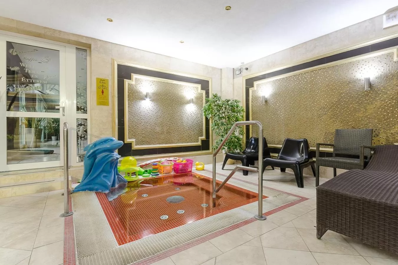 Swimming pool in Hotel Aurum