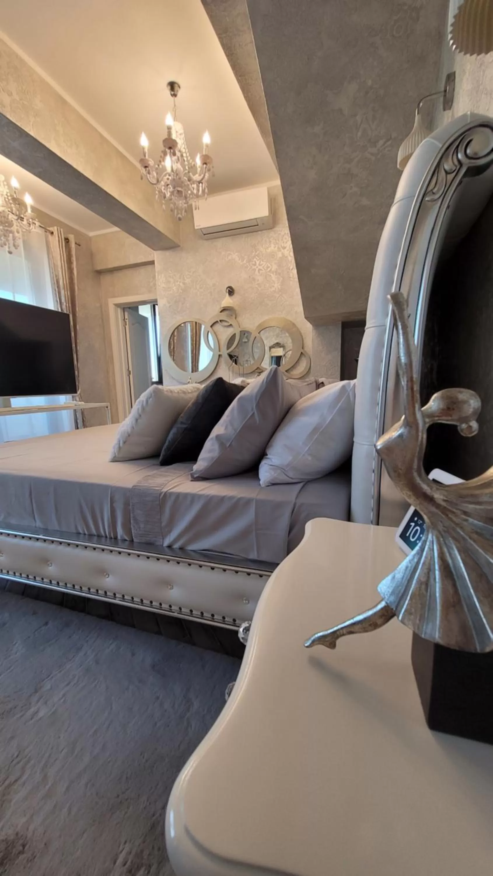 Photo of the whole room, Seating Area in Terrace Suites Iasi