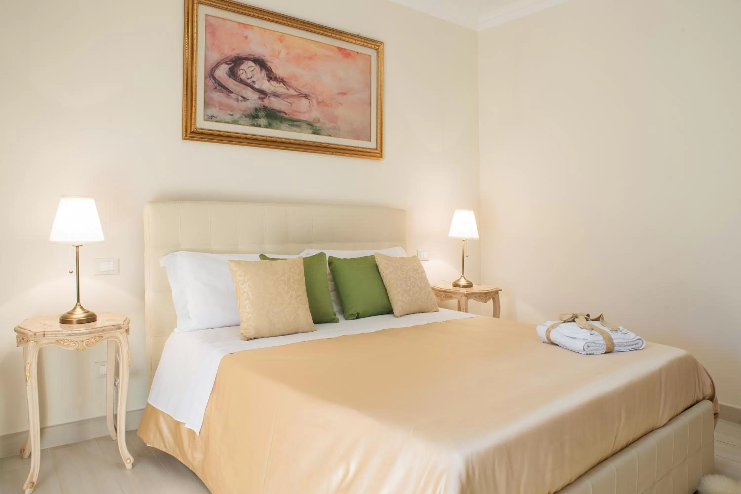 Decorative detail, Bed in B&B MareAgrò