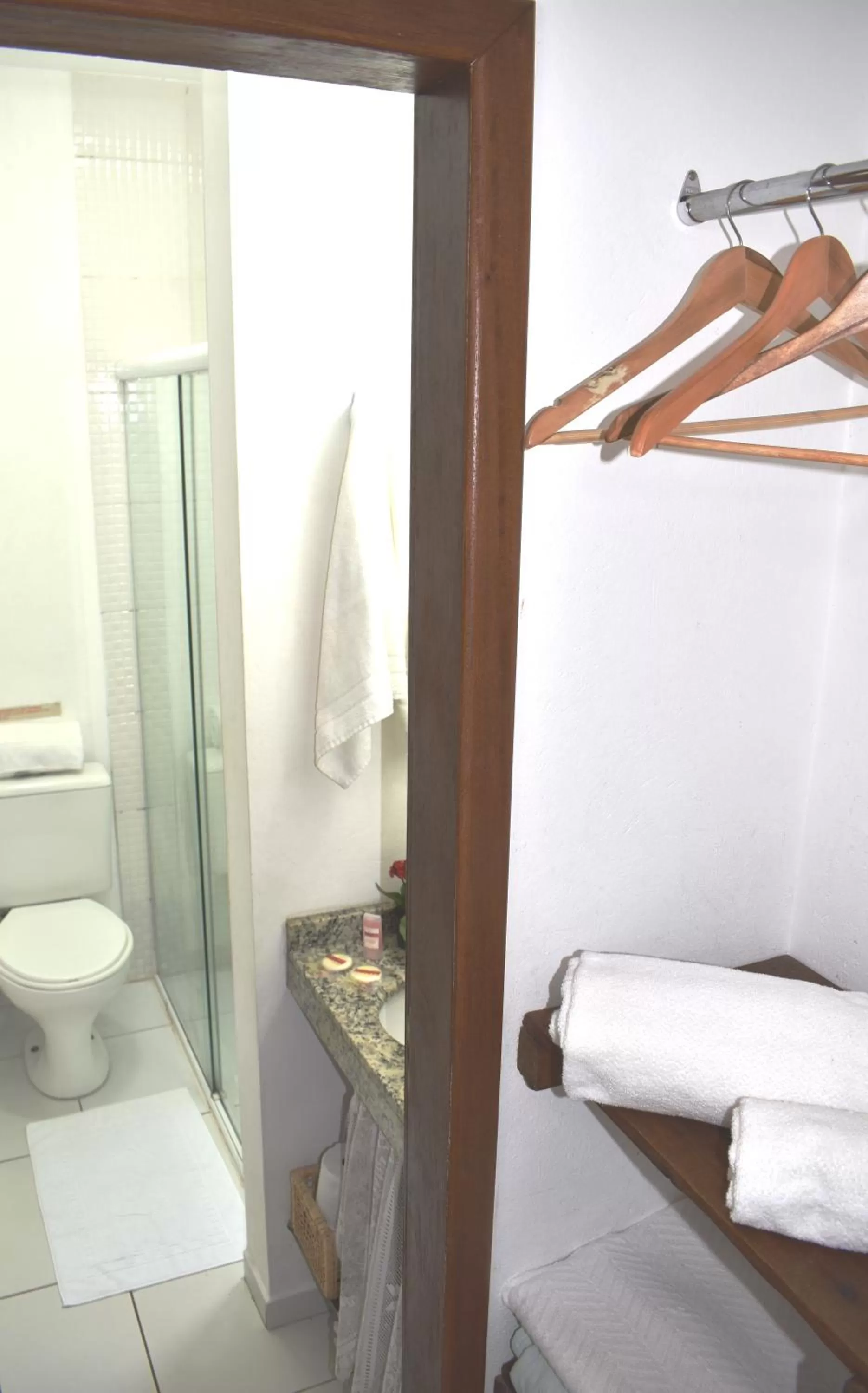 Shower, Bathroom in Pousada Green