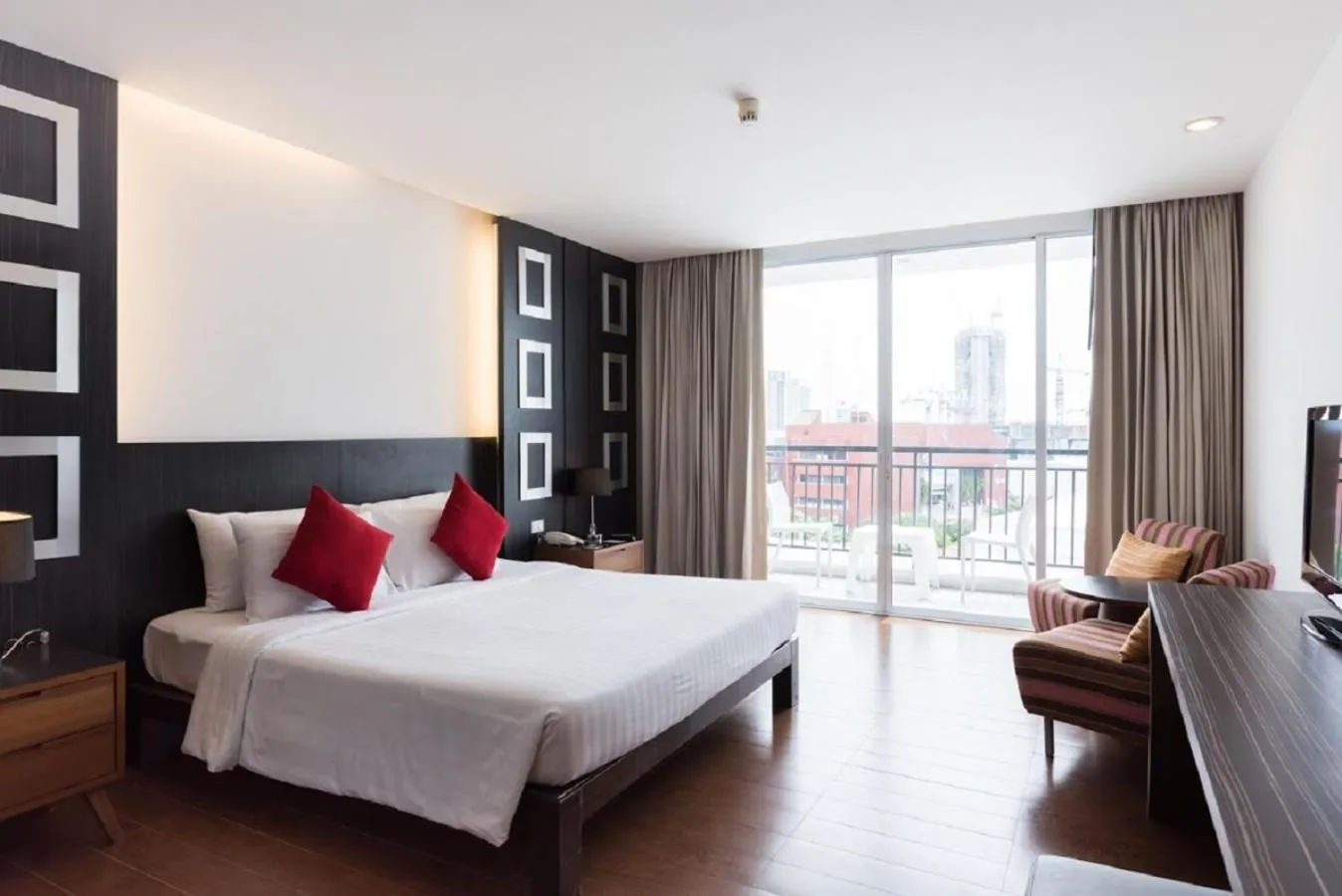 Bedroom, Bed in Hotel J Pattaya