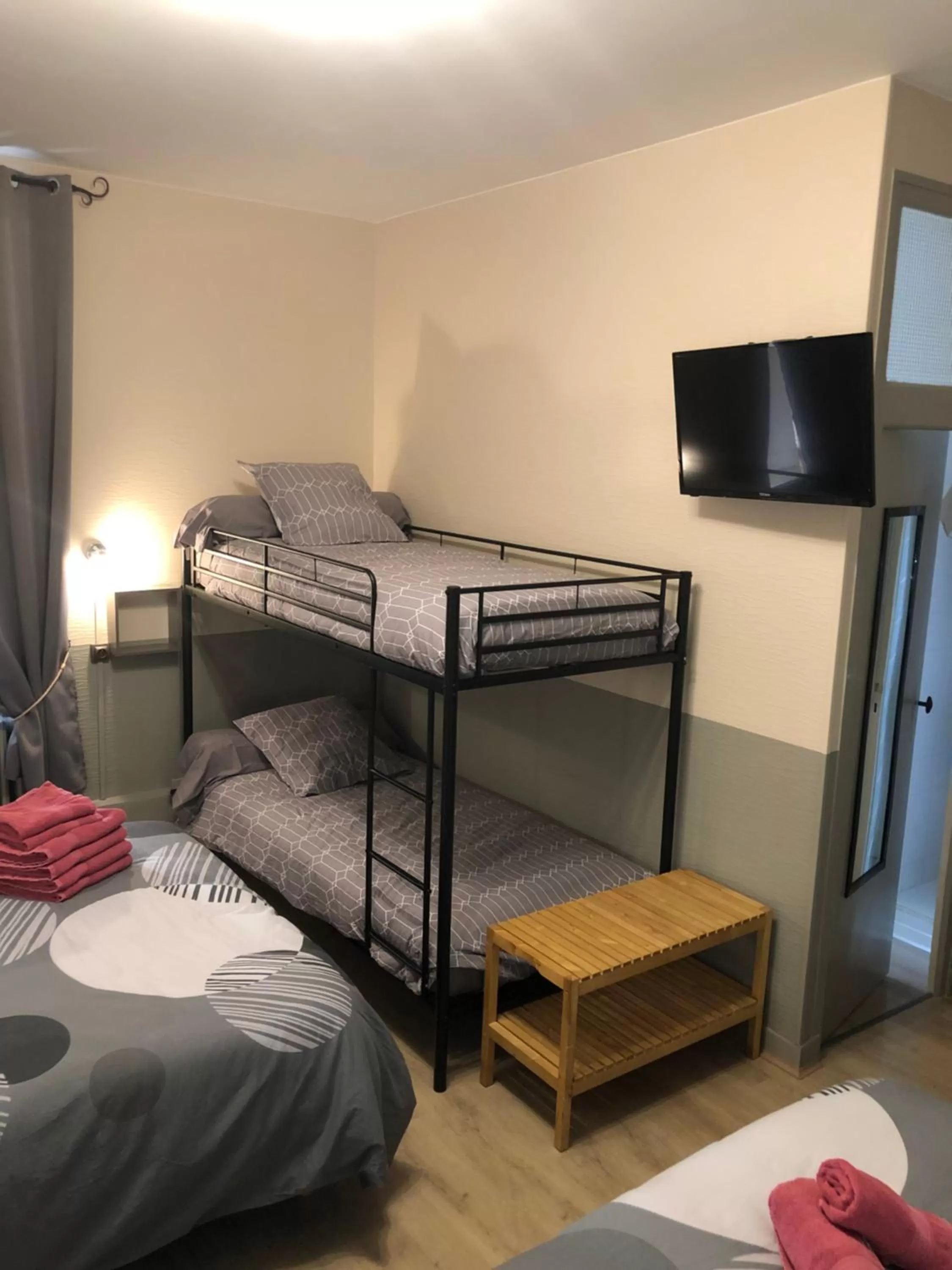 Photo of the whole room, Bed in Hotel des Remparts