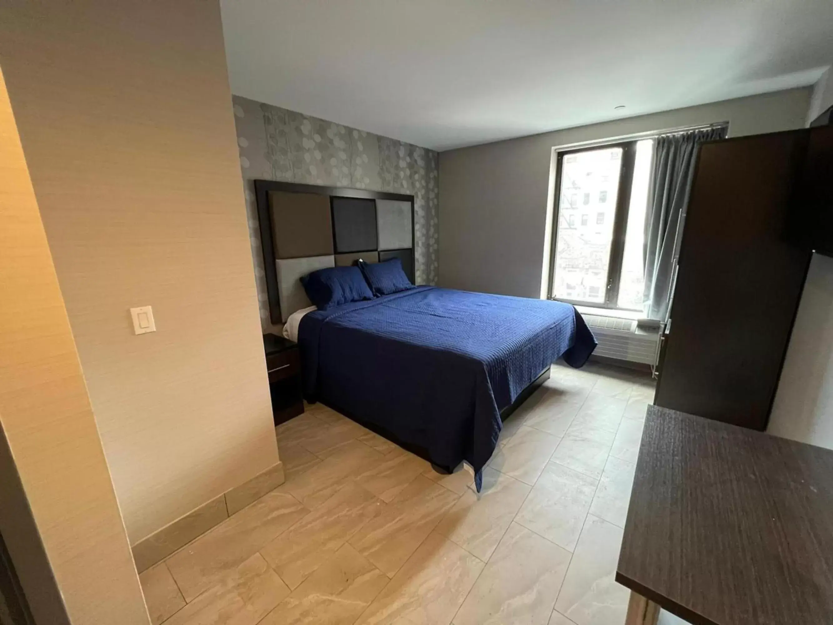 Deluxe King Room in Wheeler Hotel Deluxe King Room in Wheeler Hotel