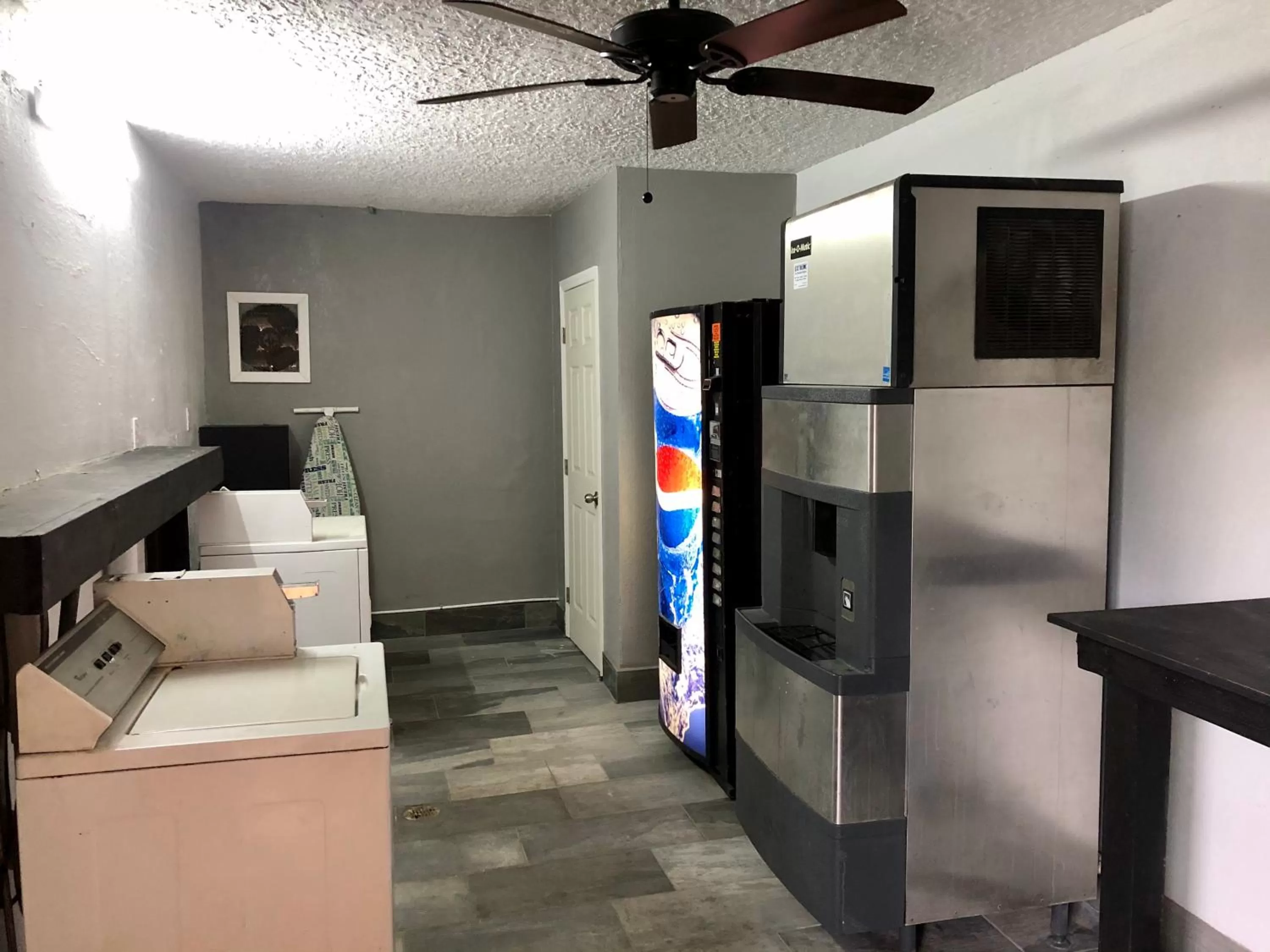 Business facilities in Tarpon Inn