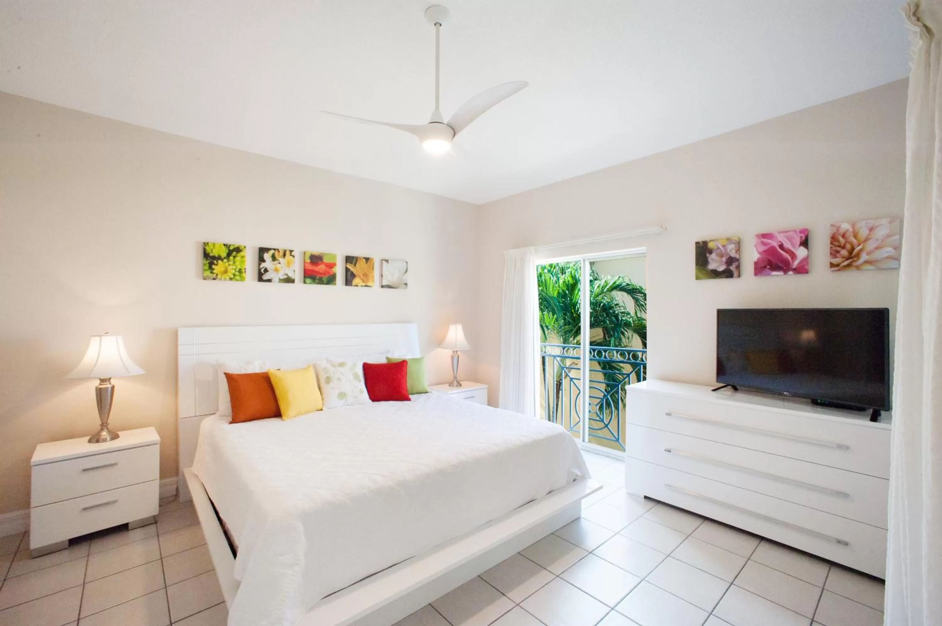 Bedroom, Bed in Regal Beach Club