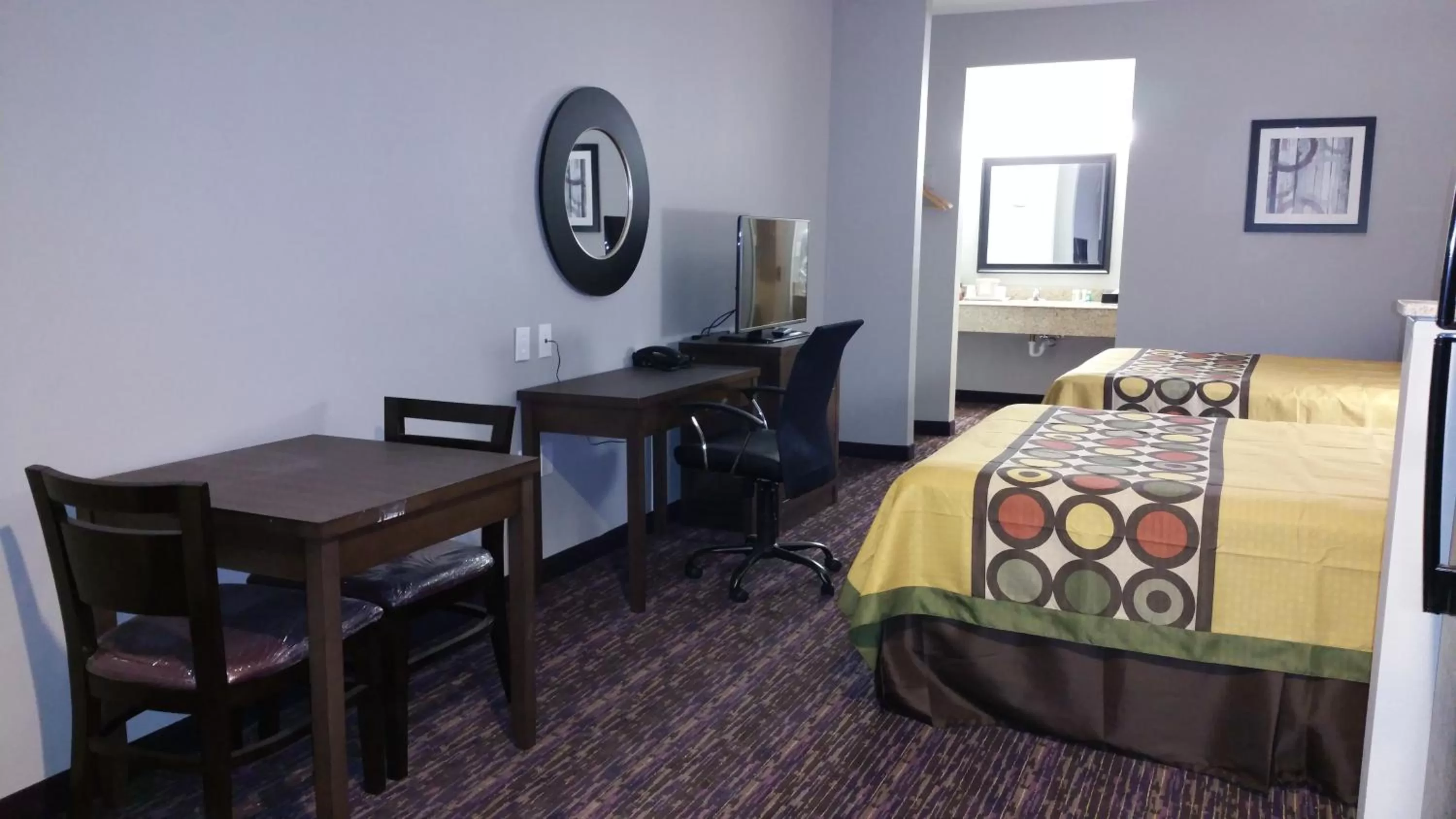 Photo of the whole room, Bed in Super 8 by Wyndham Carrizo Springs