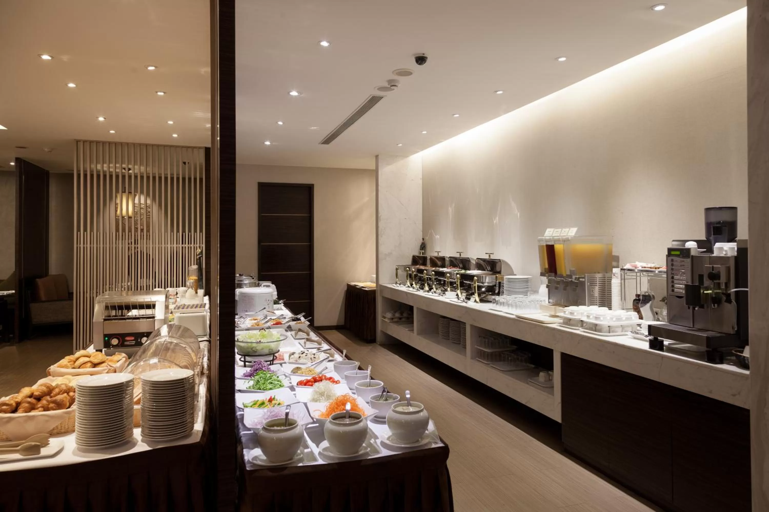 Restaurant/places to eat in SOL Hotel