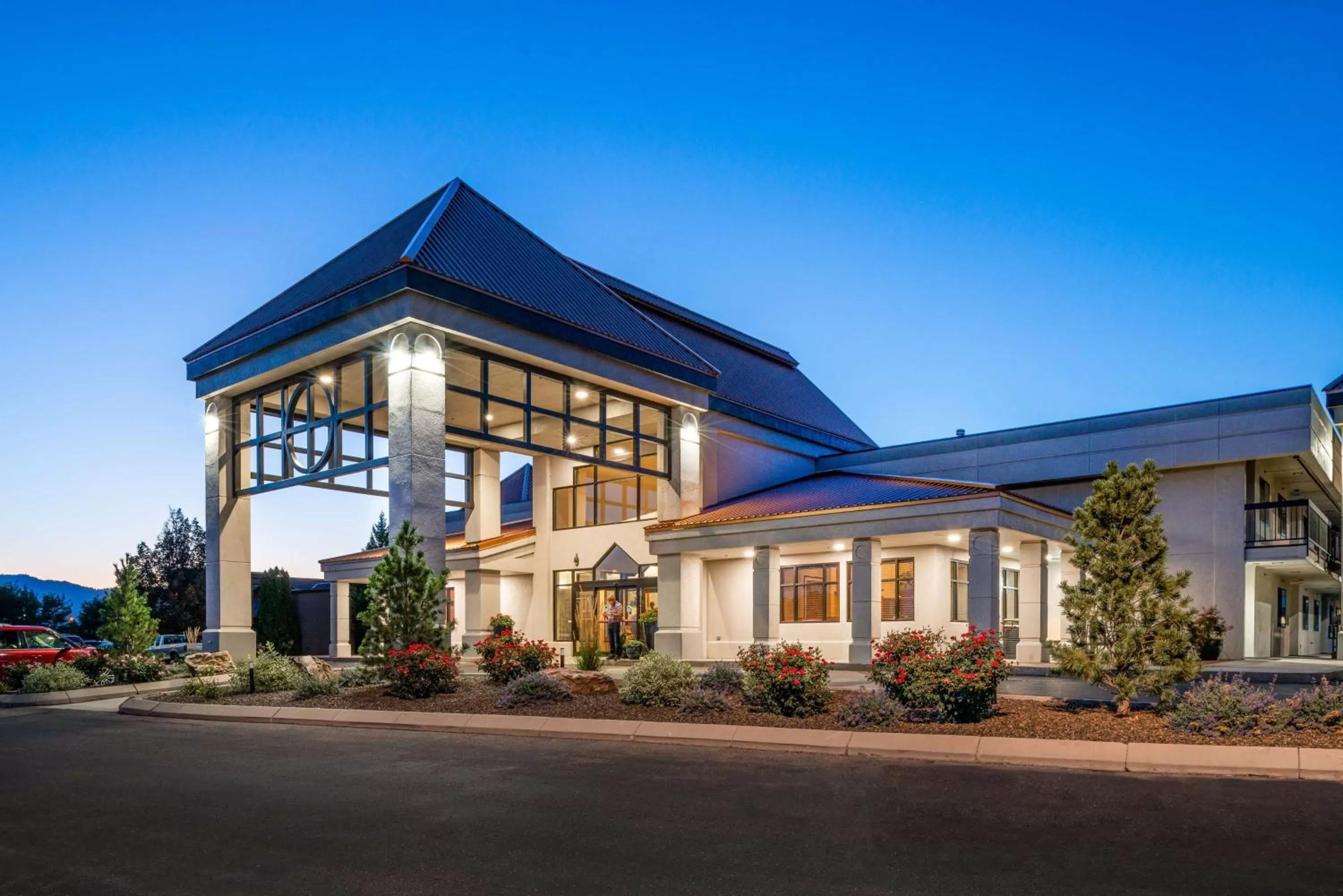 Property building in Best Western Vista Inn at the Airport