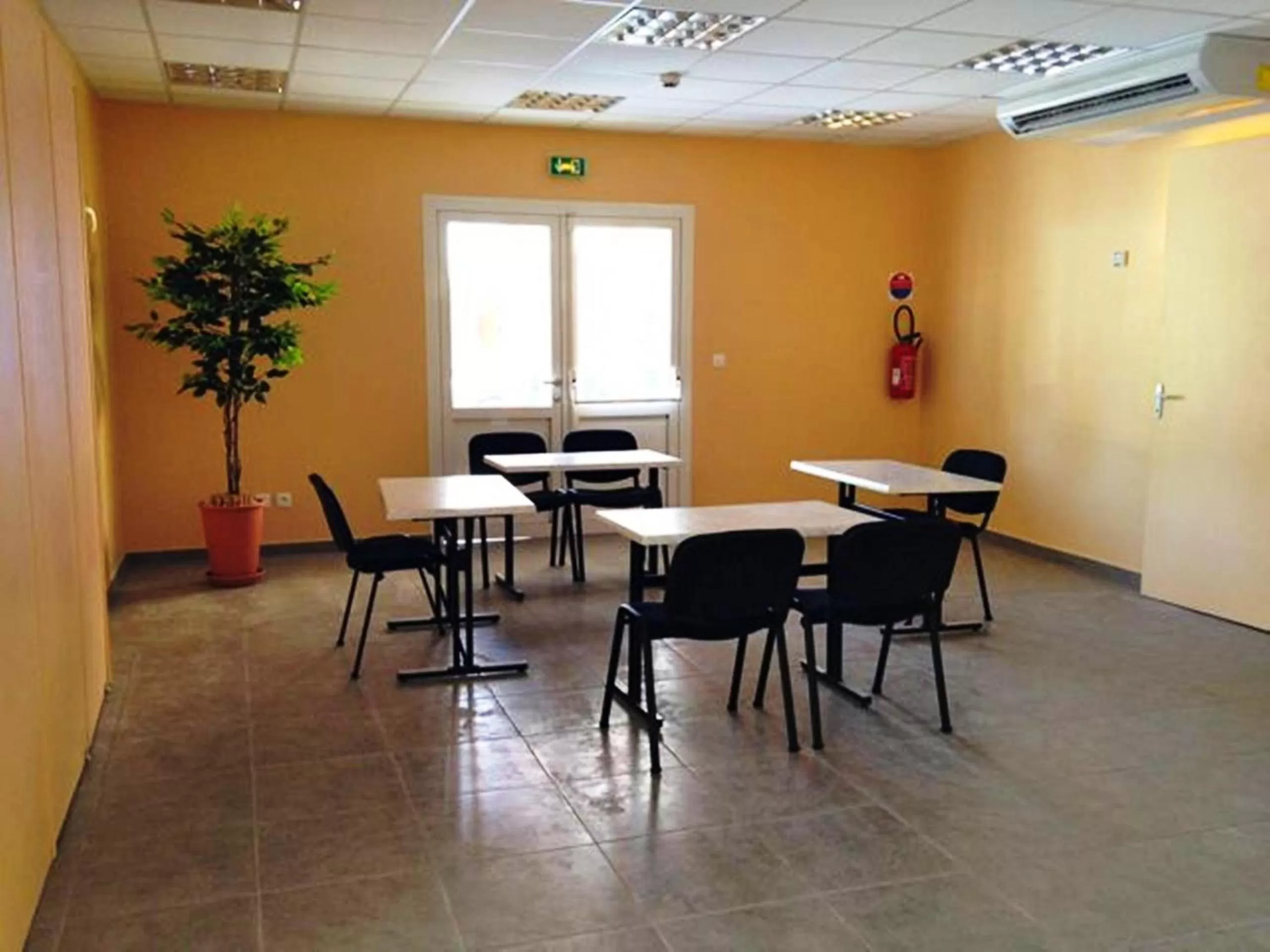 Business facilities in Karaibes Hotel