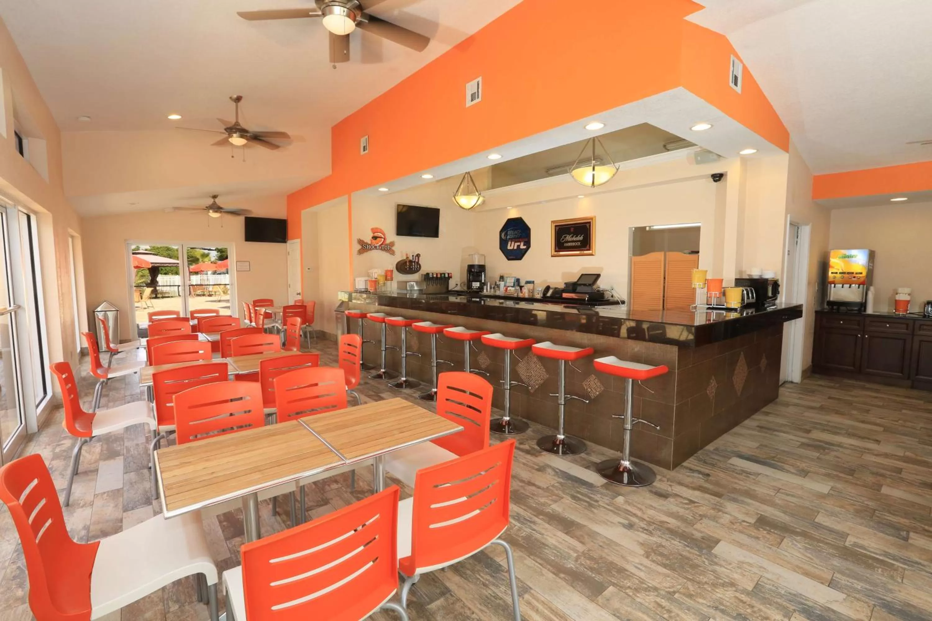 Restaurant/Places to Eat in SureStay Plus by Best Western Orlando International Drive