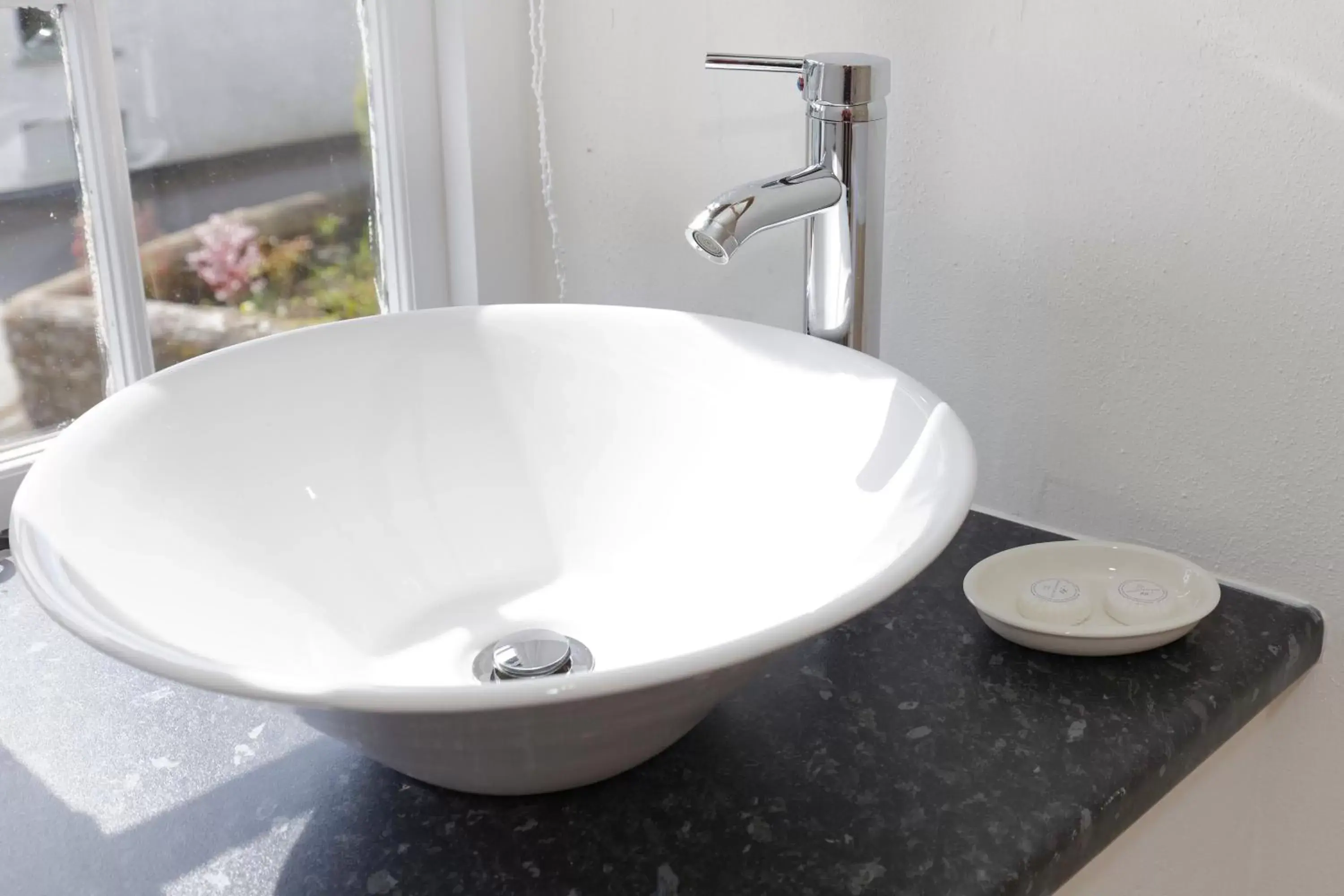 Deluxe Queen Room in Rams Head Inn Deluxe Queen Room in Rams Head Inn