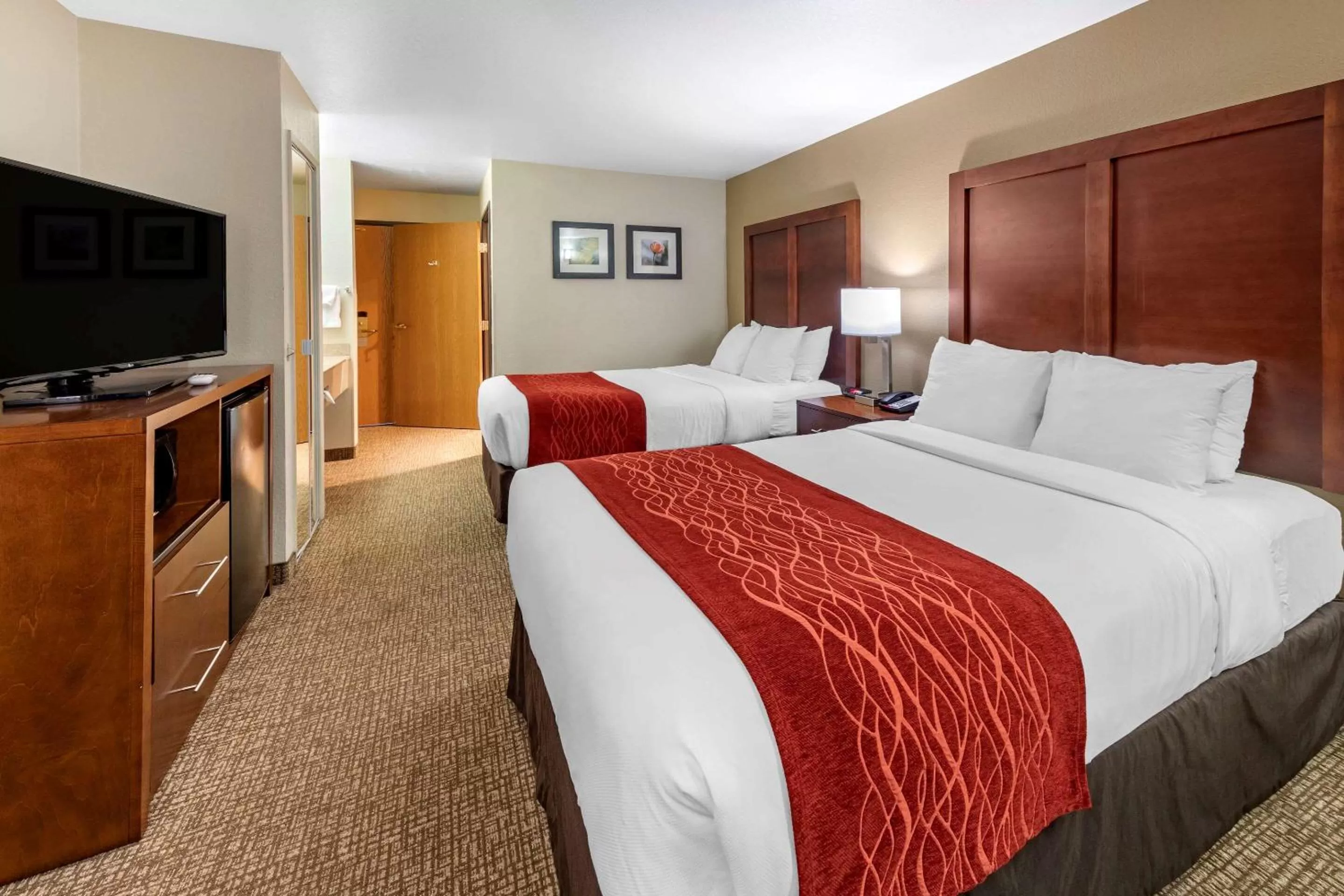 Photo of the whole room, Bed in Comfort Inn Fontana