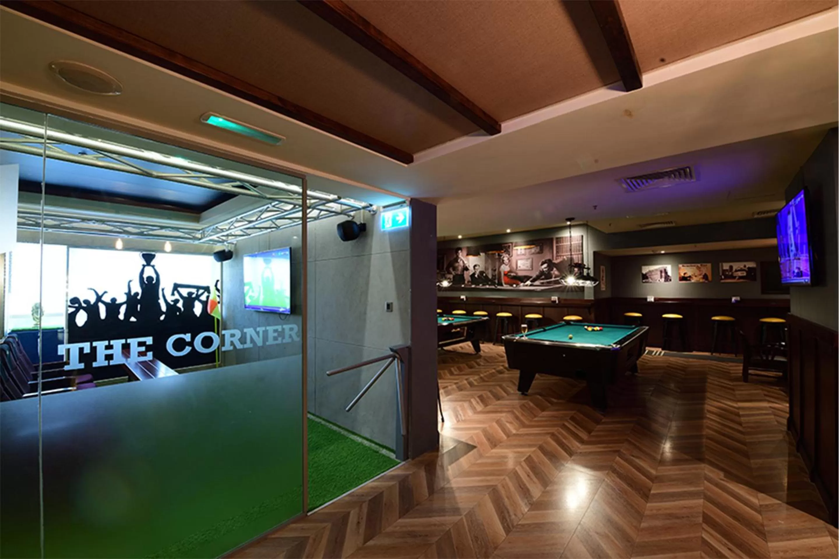 Billiard in Majestic City Retreat Hotel