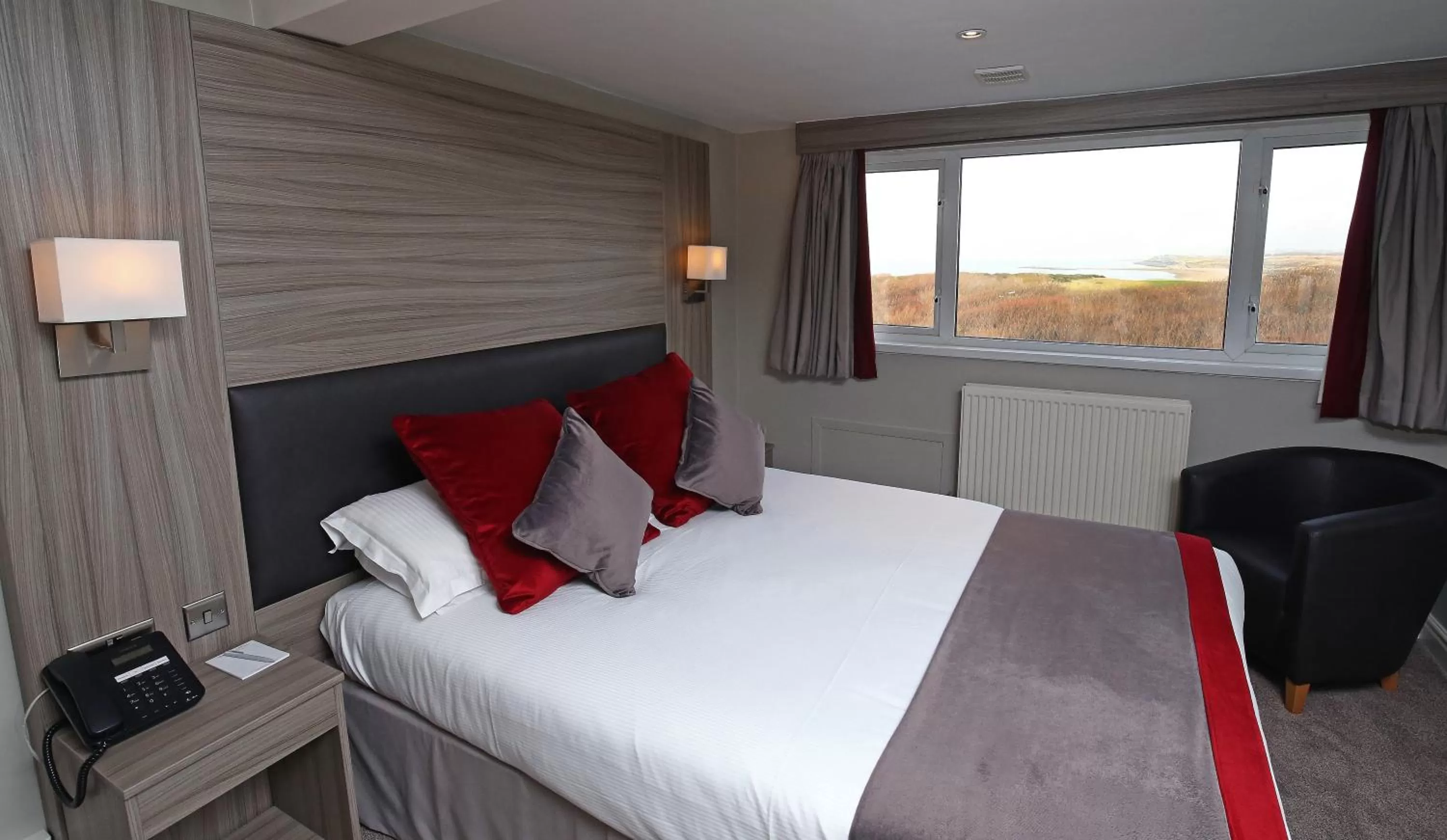 Bedroom, Bed in Leasowe Castle Hotel