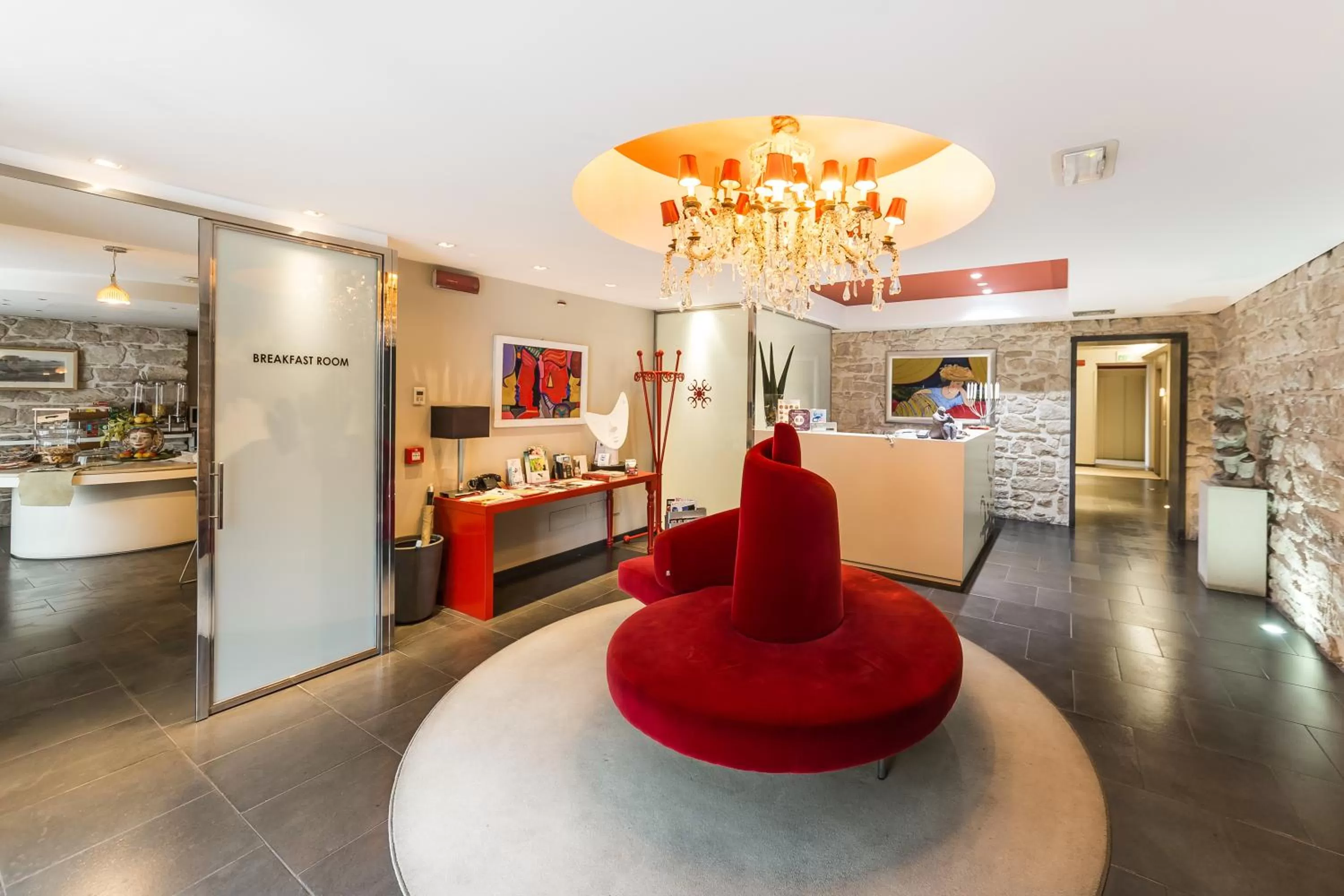 Lobby or reception in El Homs Palace Hotel