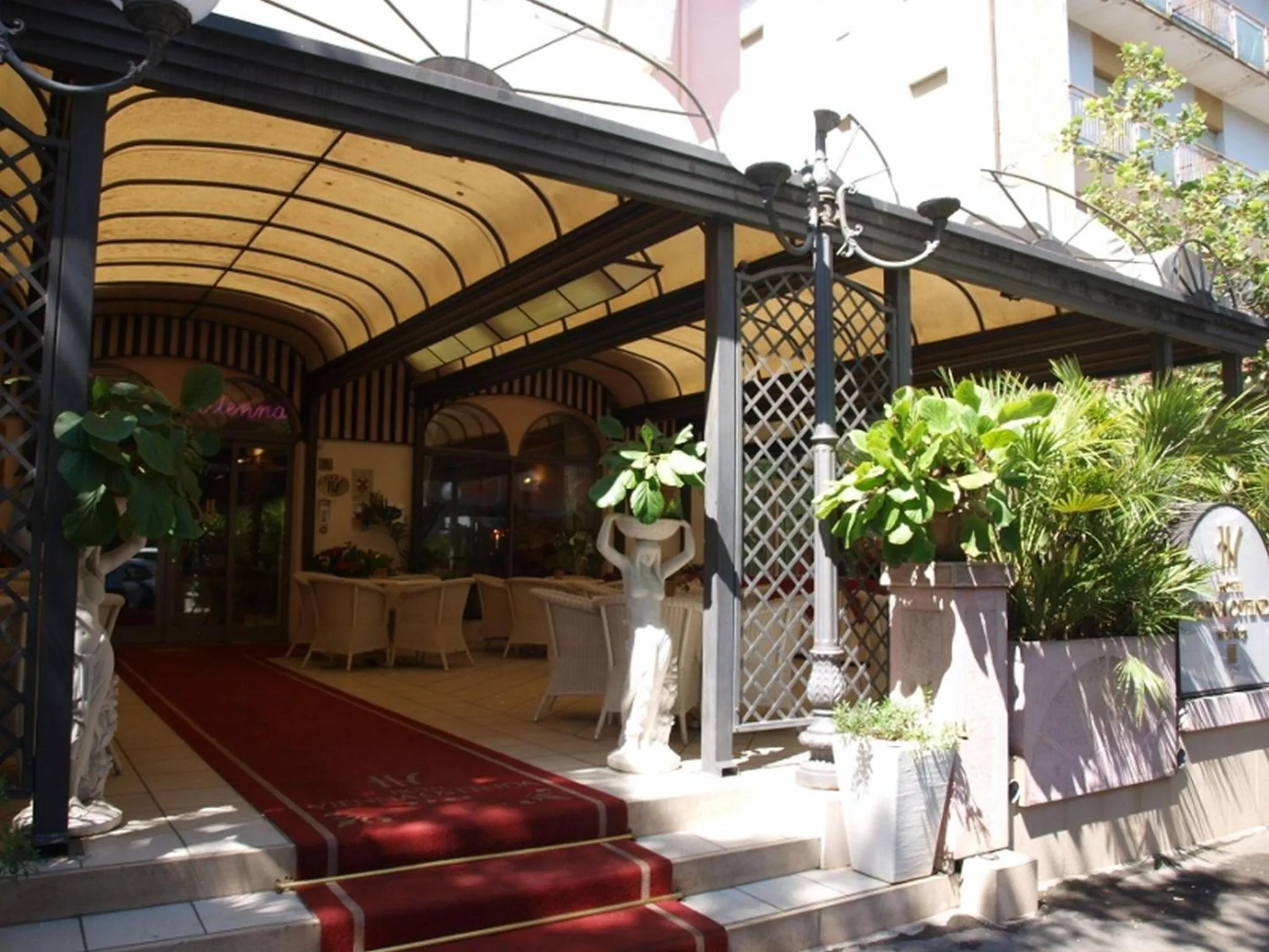 Facade/entrance in Hotel Vienna Ostenda e Ristorante il Danubio