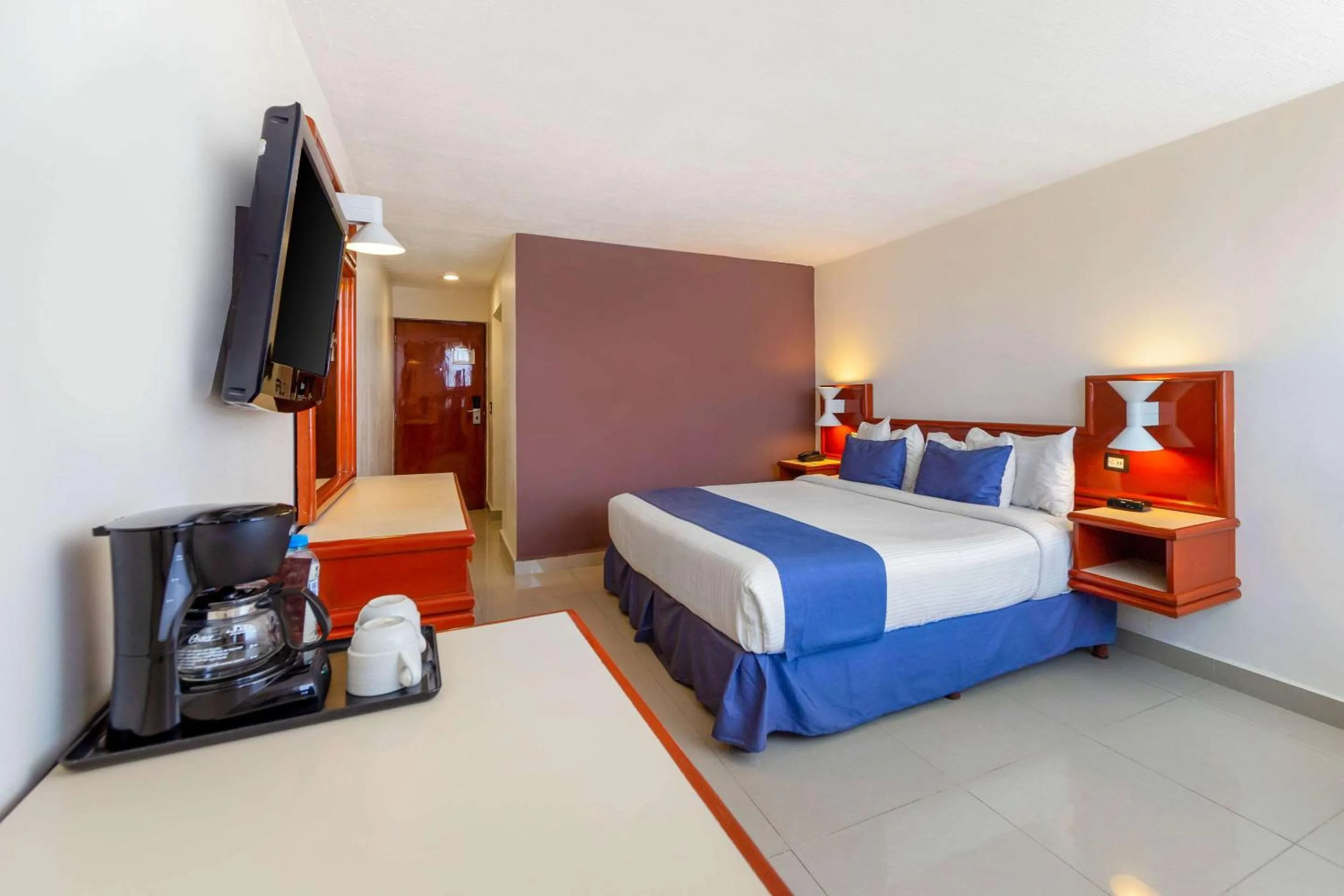 Photo of the whole room, Bed in Hotel Hostal de Cortés