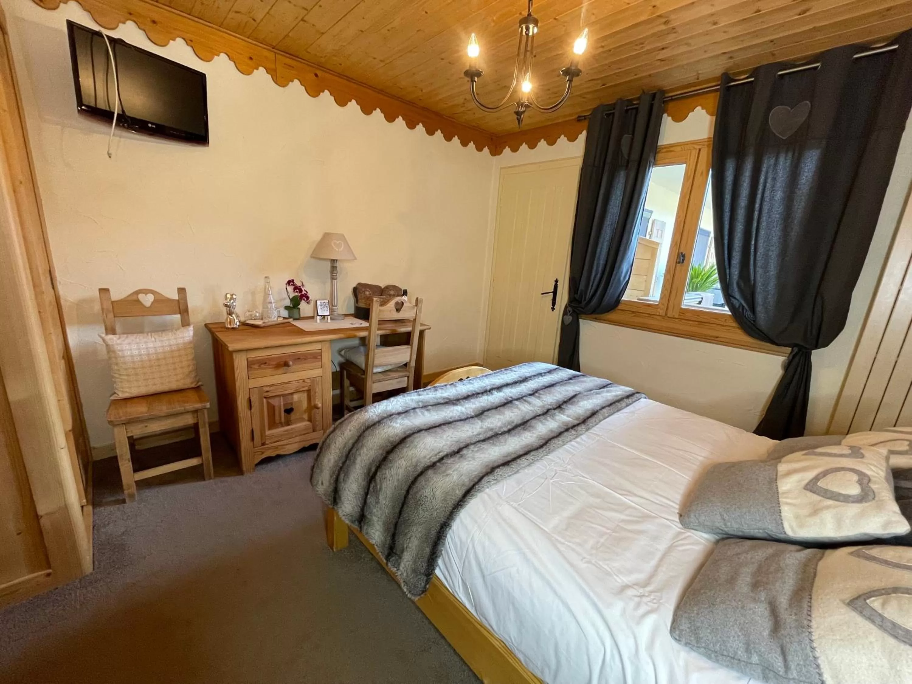 Bed in Hôtel Les Glaciers