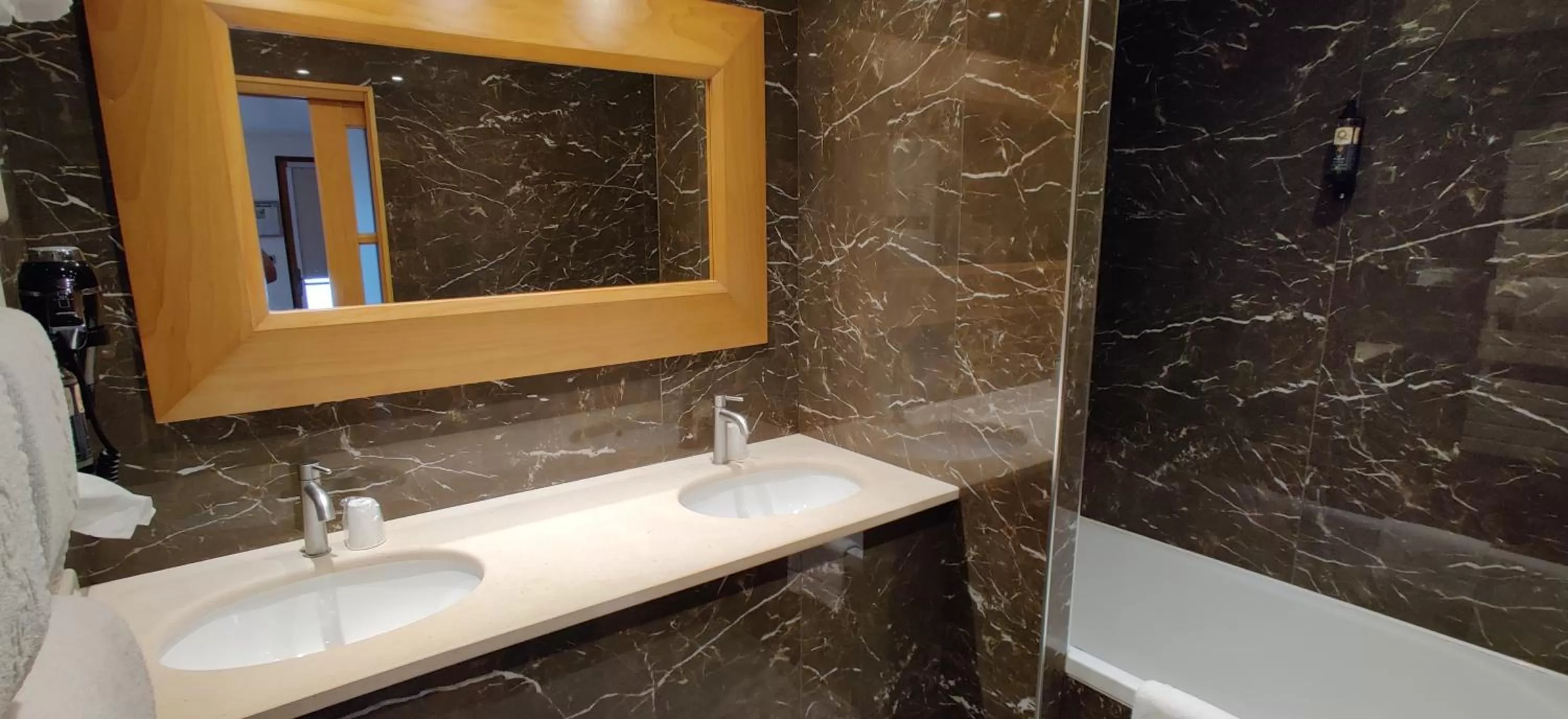 Bathroom in Hotel et Spa Le Lion d'Or