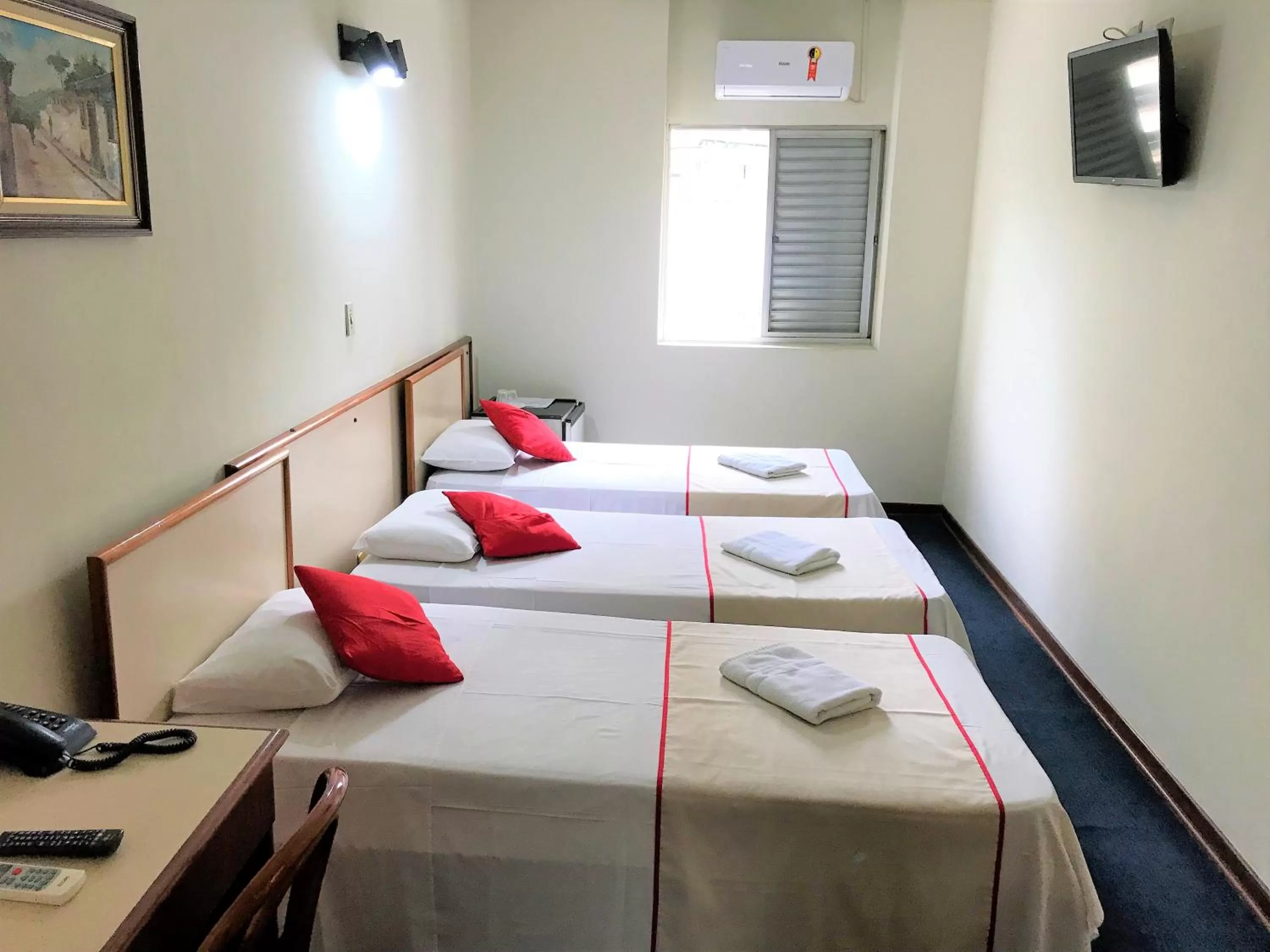 Bedroom, Bed in Hotel São Jorge São Paulo - Próximo a 25 de março, região do Brás, fácil acesso ao Expo Center Norte e Mercado Municipal SP