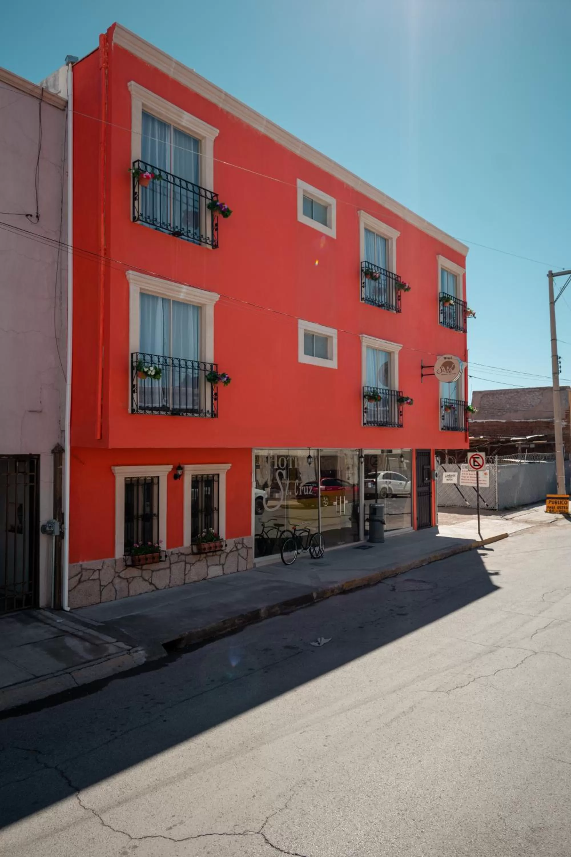 Property building in Hotel Santa Cruz